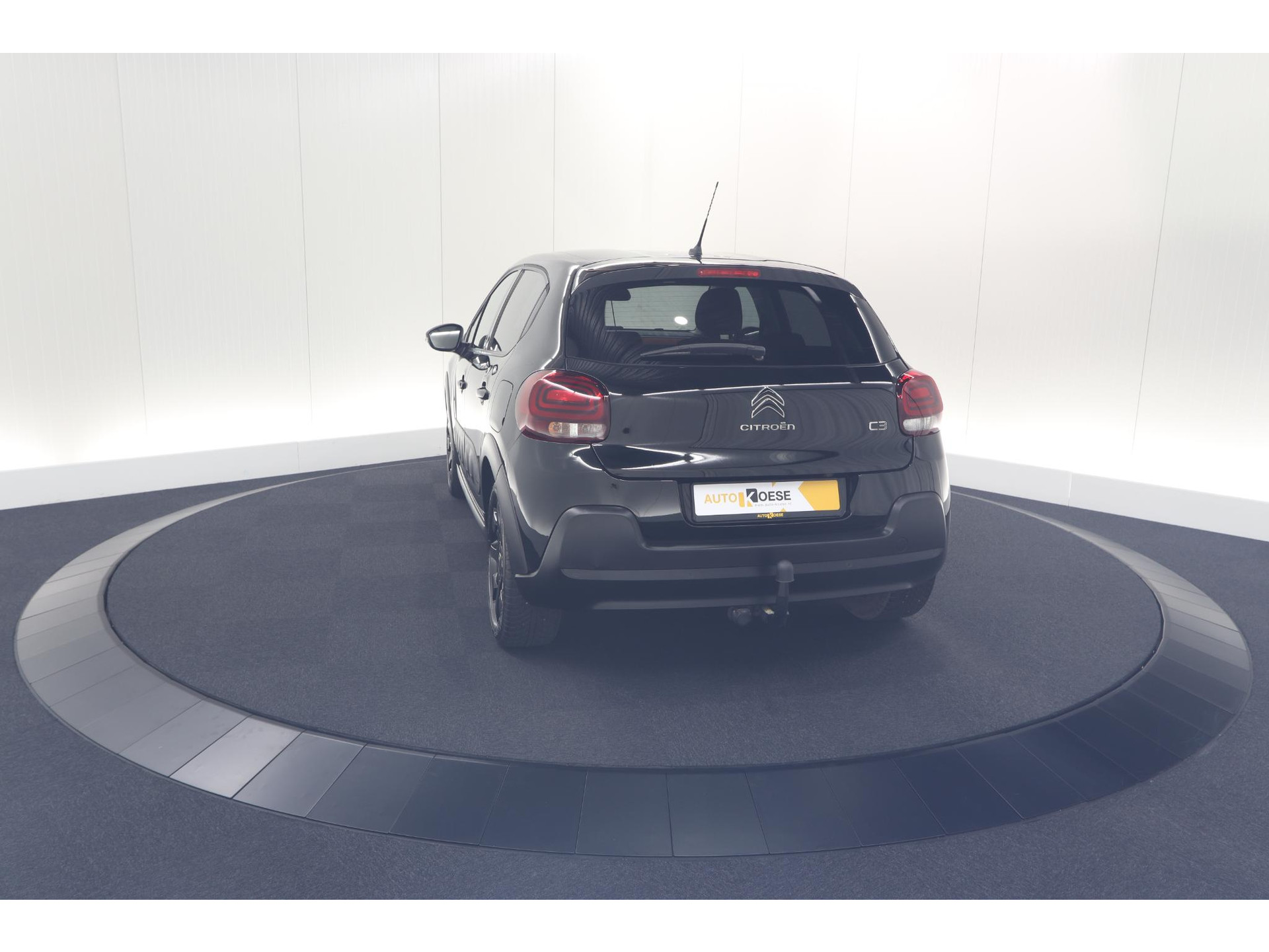 Citroen C3 PureTech 110 S&S Shine | Trekhaak | Parkeersensoren | Navigatie | Apple Carplay