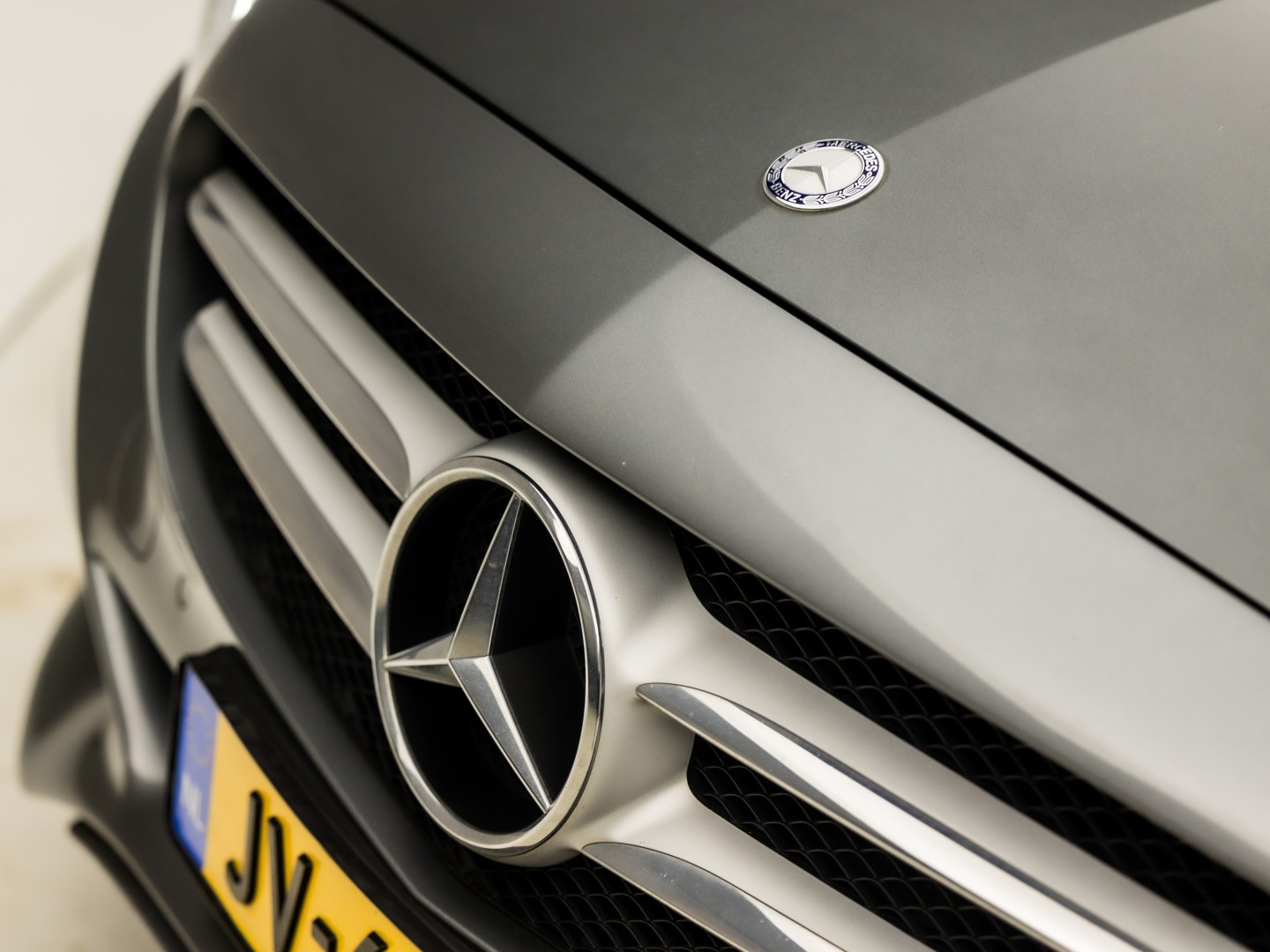 Mercedes-Benz C-Klasse 350 e AMG Sport 279Pk Automaat (NAVIGATIE, LUCHTVERING, ORG. NL, GETINT GLAS, ELEK SPORTSTOELEN, LEDER, CRUISE, KEYLESS START, TREKHAAK, NIEUWSTAAT)