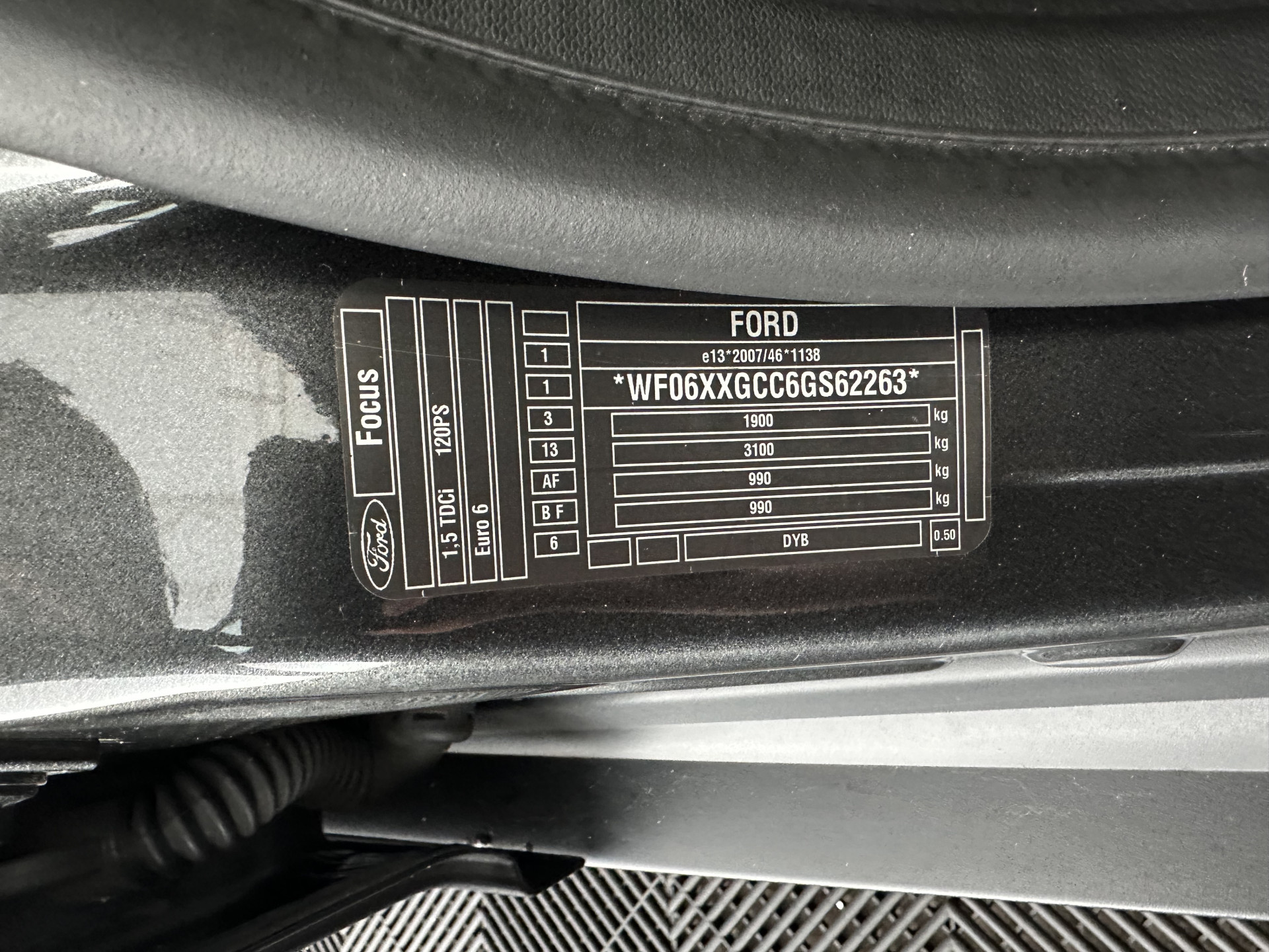 Ford Focus Wagon 1.5 TDCI Titanium Lease Edition (INCL-BTW) Aut. *NAVI-FULLMAP | HEATED-COMFORTSEATS | KEYLESS | PRIVACY-GLASS | ECC | SYNC-AUDIO | PDC | CRUISE | 16''ALU*