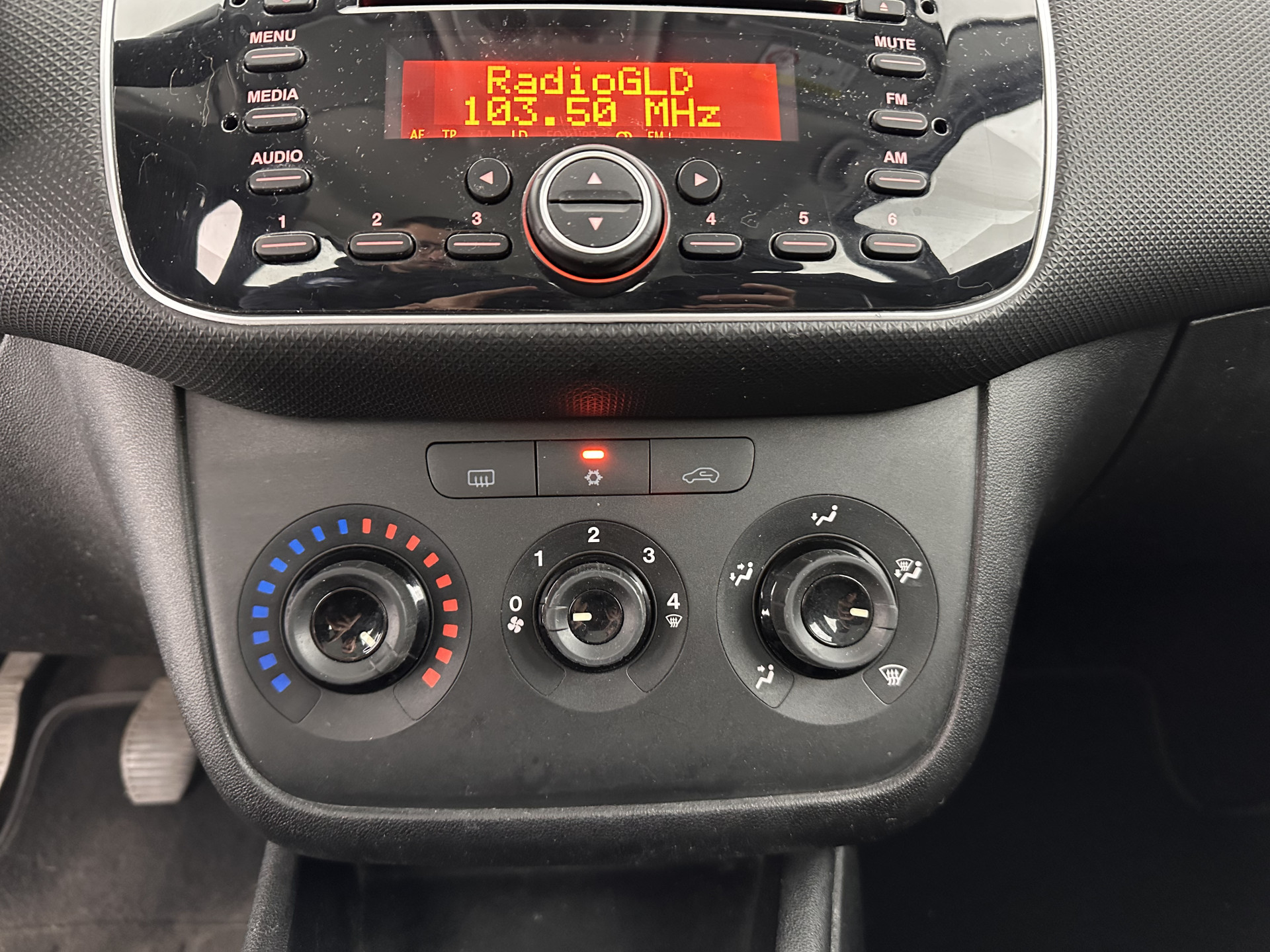 Fiat Punto Evo 1.3 M-Jet Street *AIRCO | CRUISE | COMFORT-SEATS | RADIO-CD/MP3 | 15''ALU*