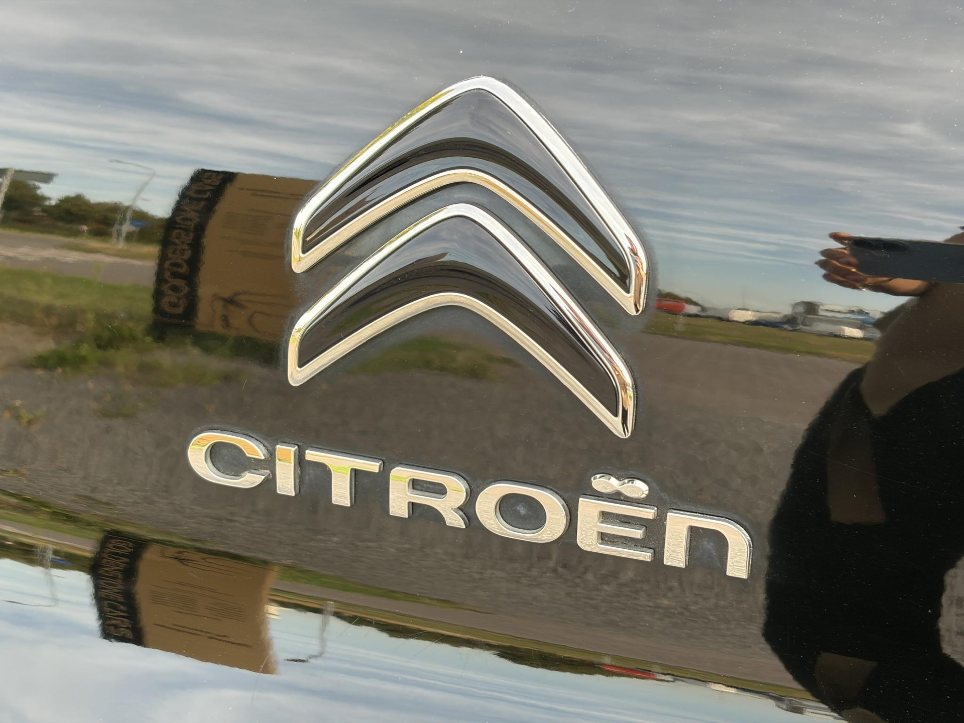 Citroen C3 1.2 PureTech Shine ✓2e Eigenaar✓Camera✓Carplay✓Navi✓Trekhaak✓Pdc✓Clima✓Cruise✓17''Lm velgen✓Rijstrooksensor✓N.A.P✓Apk tot 04-2027