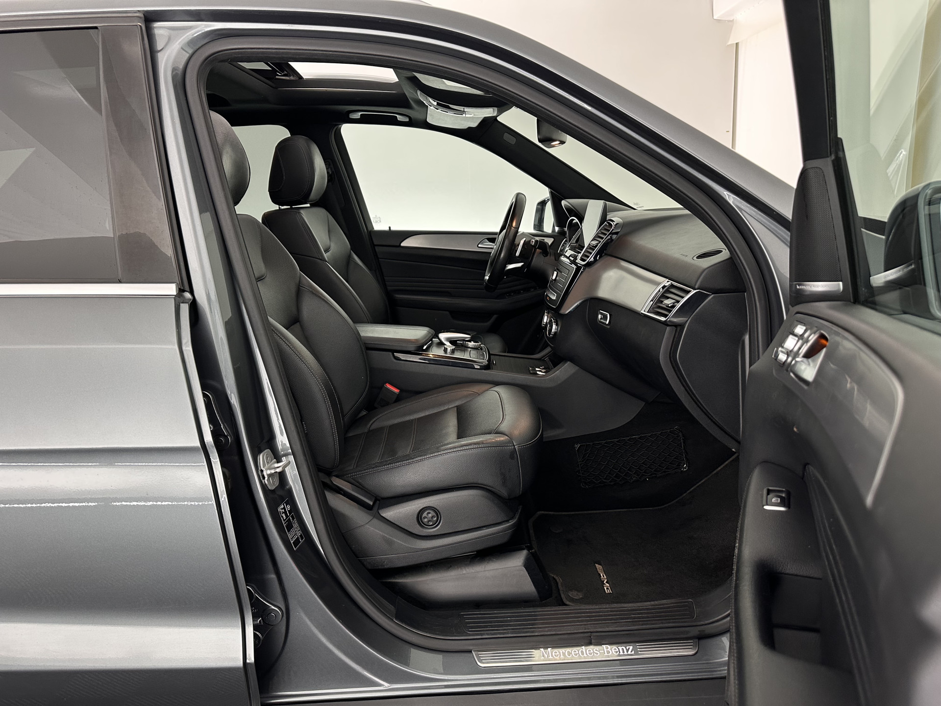 Mercedes-Benz GLE-klasse 350 d 4MATIC AMG Sport Edition (INCL-BTW) *PANO | DISTRONIC-PLUS | LEATHER | FULL-LED | BLINDSPOT | HARMAN/KARDON | TOPVIEW | MEMORY-PACK | AIRSUSPENSION | HEATED-COMFORTSEATS | NAVI-FULLMAP | PRIVACYGLASS | 21"ALU*