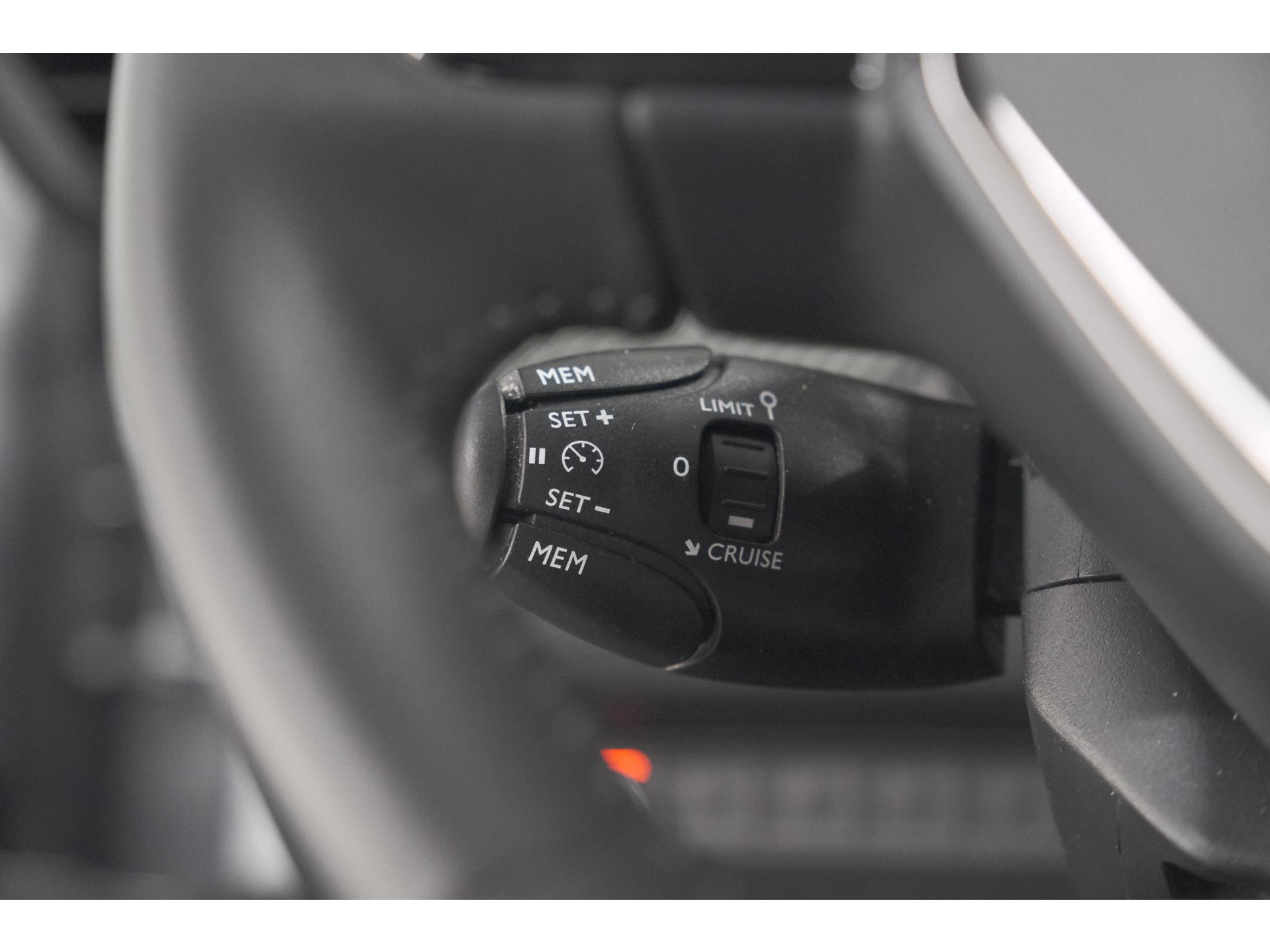 Peugeot 208 PureTech 100 EAT8 Allure Pack | Camera | Navigatie | Apple Carplay | Parkeersensoren