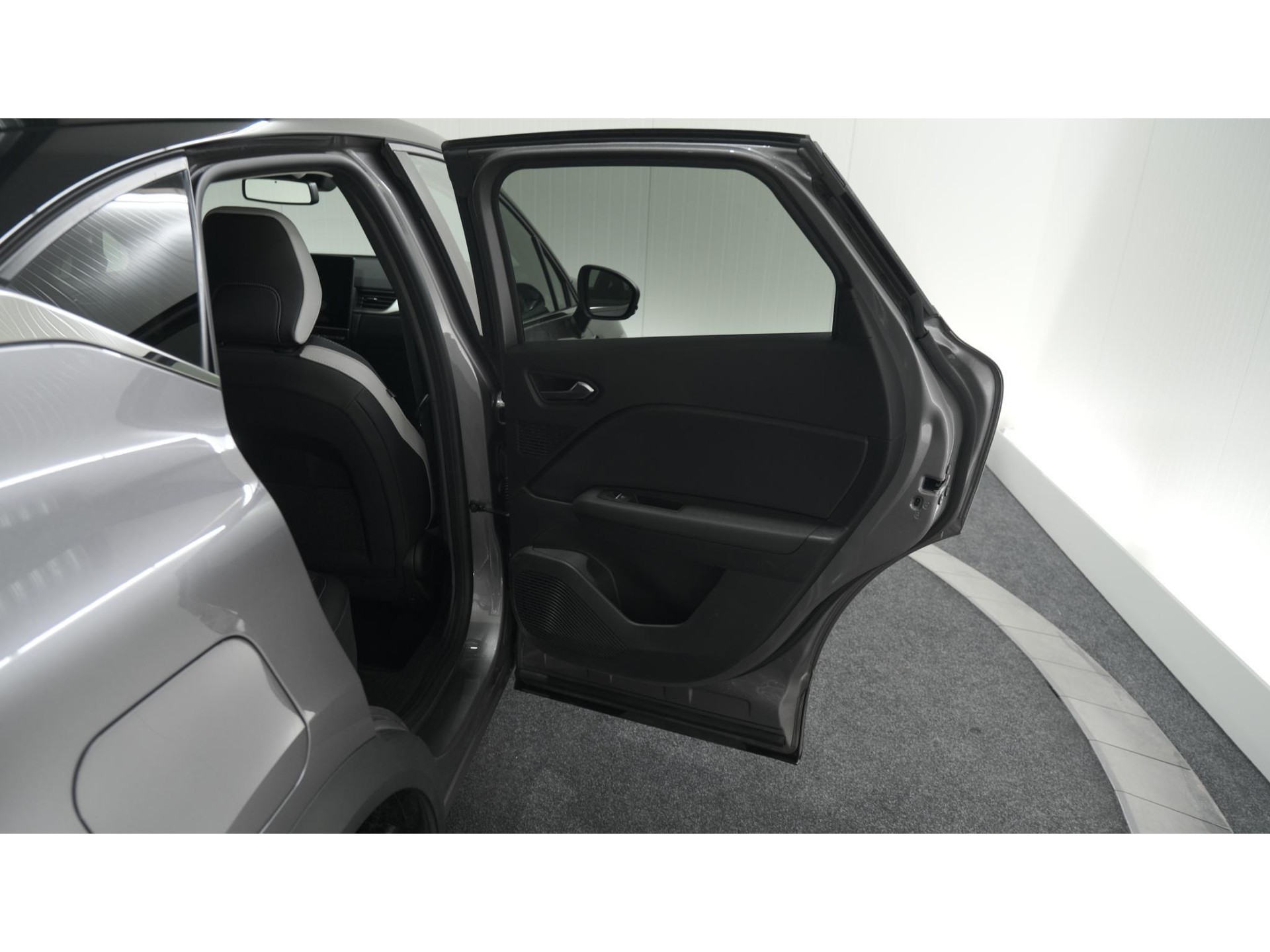 Renault Captur Mild Hybrid 140 EDC Techno | 360 Camera | 9.3 Inch Grootscherm | Stoelverwarming | Apple Carplay | 18 Inch Lichtmetalen Velgen