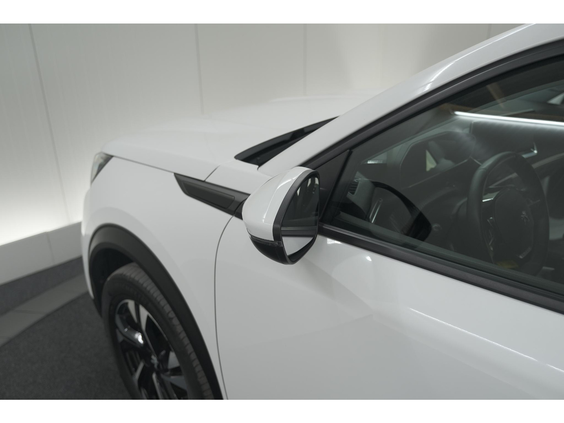 Peugeot 2008 PureTech 130 Allure | Trekhaak | Camera | Navigatie | Parkeersensoren