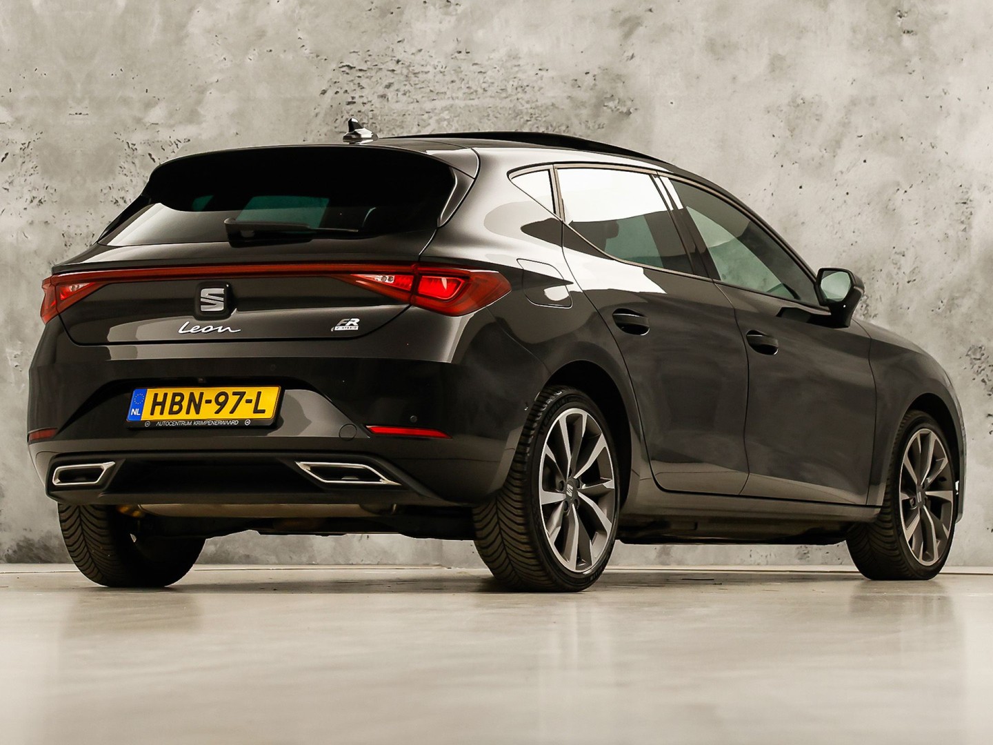 SEAT Leon 1.4 TSI eHybrid PHEV FR 204Pk Automaat (PANORAMADAK, SOH 97,5%, APPLE CARPLAY, MEMORY SEAT, LEDER/ALCANTARA, CAMERA, GETINT GLAS, KEYLESS, ADAPTIVE CRUISE, ZWART HEMEL, NIEUWSTAAT)