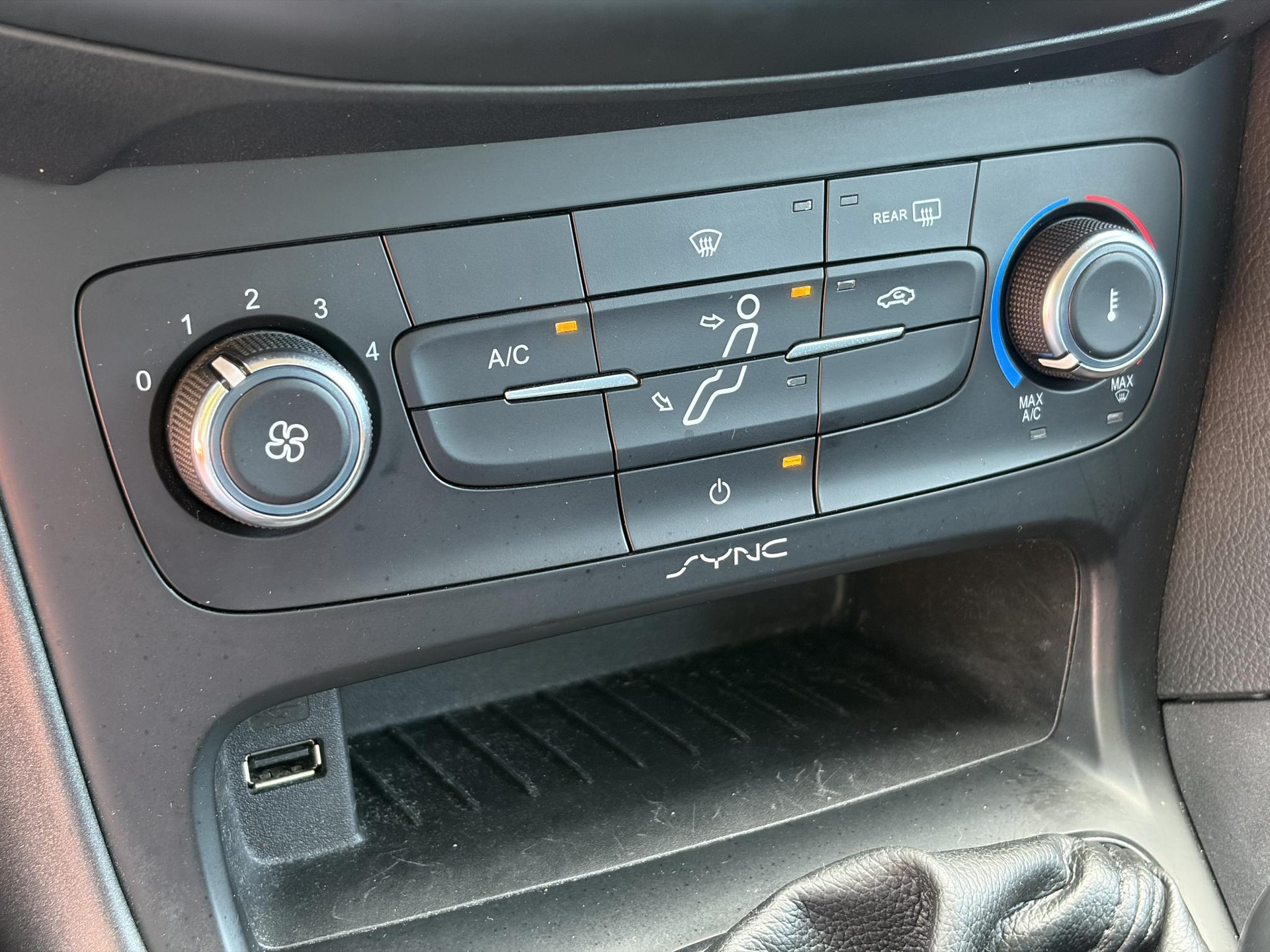 Ford Focus 1.0 Trend Edition Dealer Onderhouden,Trekhaak,Navi,Airco,Cruise,2e Eigenaar,N.A.P,102pk,Apk tot 09-2027