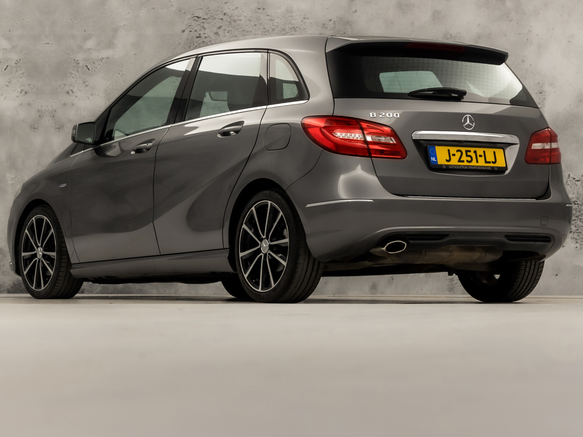 Mercedes-Benz B-Klasse 200 AMG Sport 157Pk (GROOT NAVI, CLIMATE, CAMERA, HARMAN/KARDON, STOELVERWARMING, LEDEREN SPORTSTOELEN, HARMAN/KARDON, XENON, ZWART HEMEL, NIEUWSTAAT)