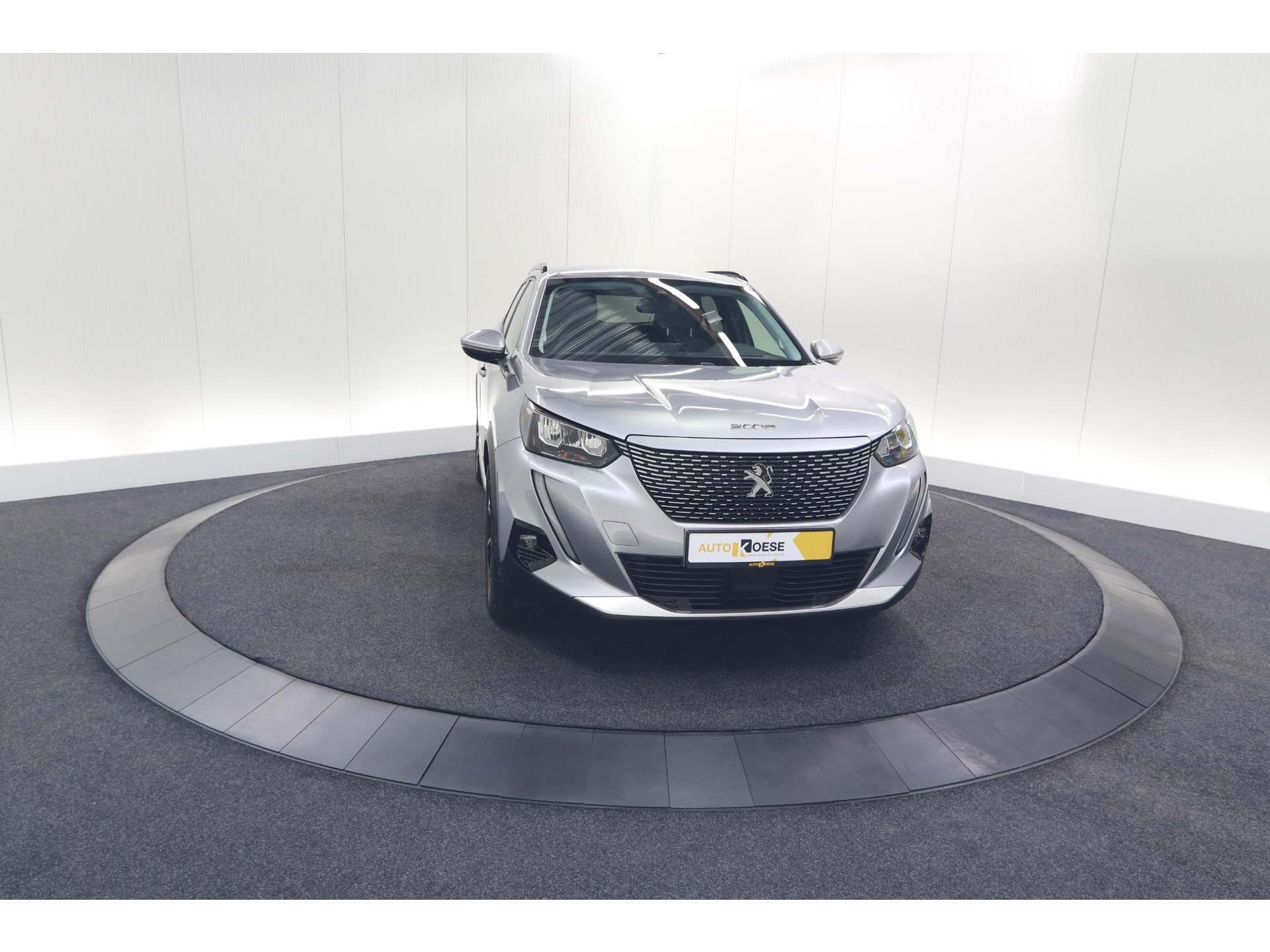 Peugeot e-2008 EV Allure 50 kWh | SOH=96.7 % | 3 Fase Laadfunctie | Camera | Navigatie | Parkeersensoren | Apple Carplay