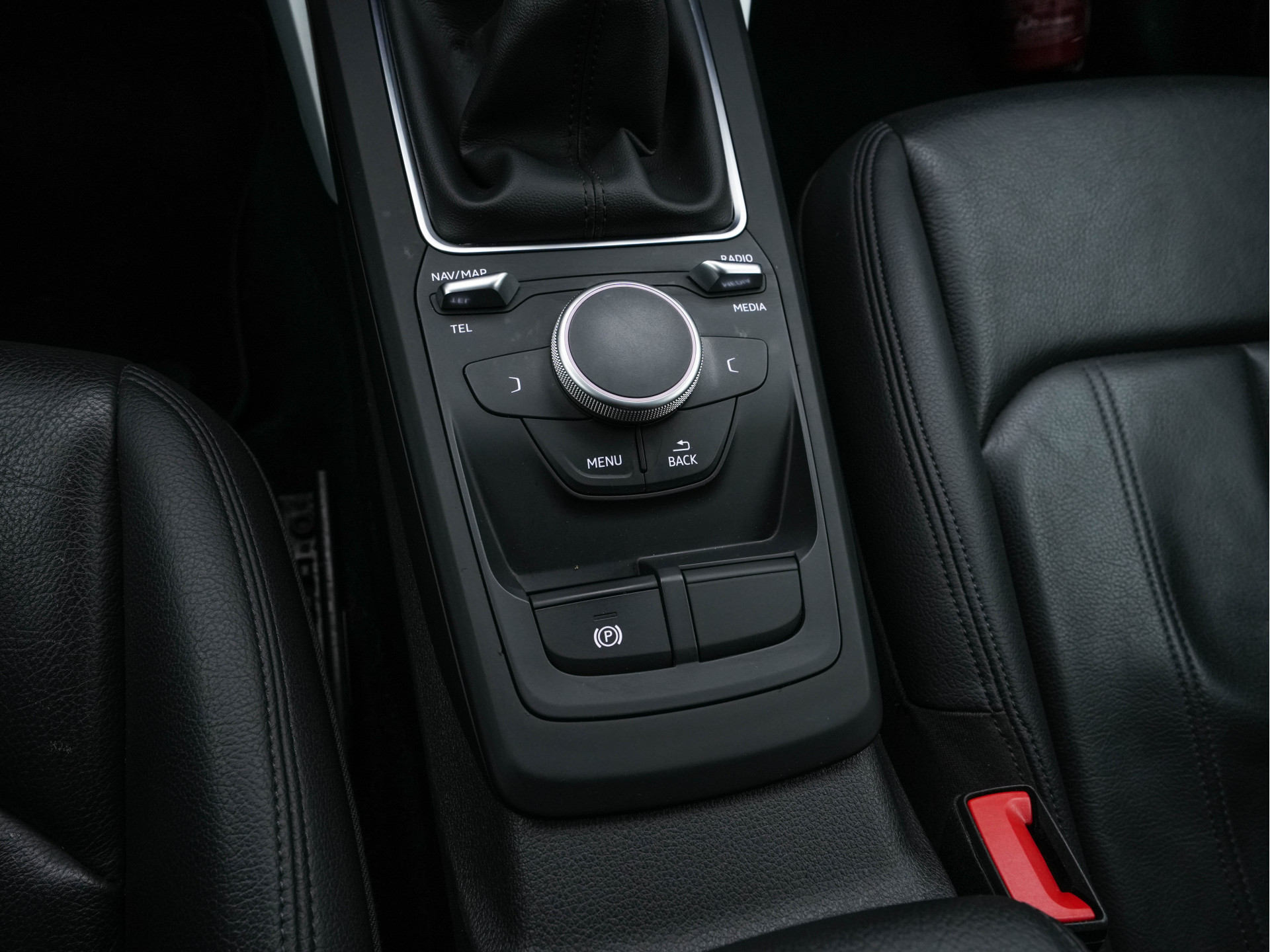 Audi Q2 1.6 TDI Design Pro Line Plus *FULL-LEATHER | NAVI-FULLMAP | HEATED-COMFORTSEATS | PRIVACY-GLASS | ECC | PDC | CRUISE | 18''ALU | TOWBAR*