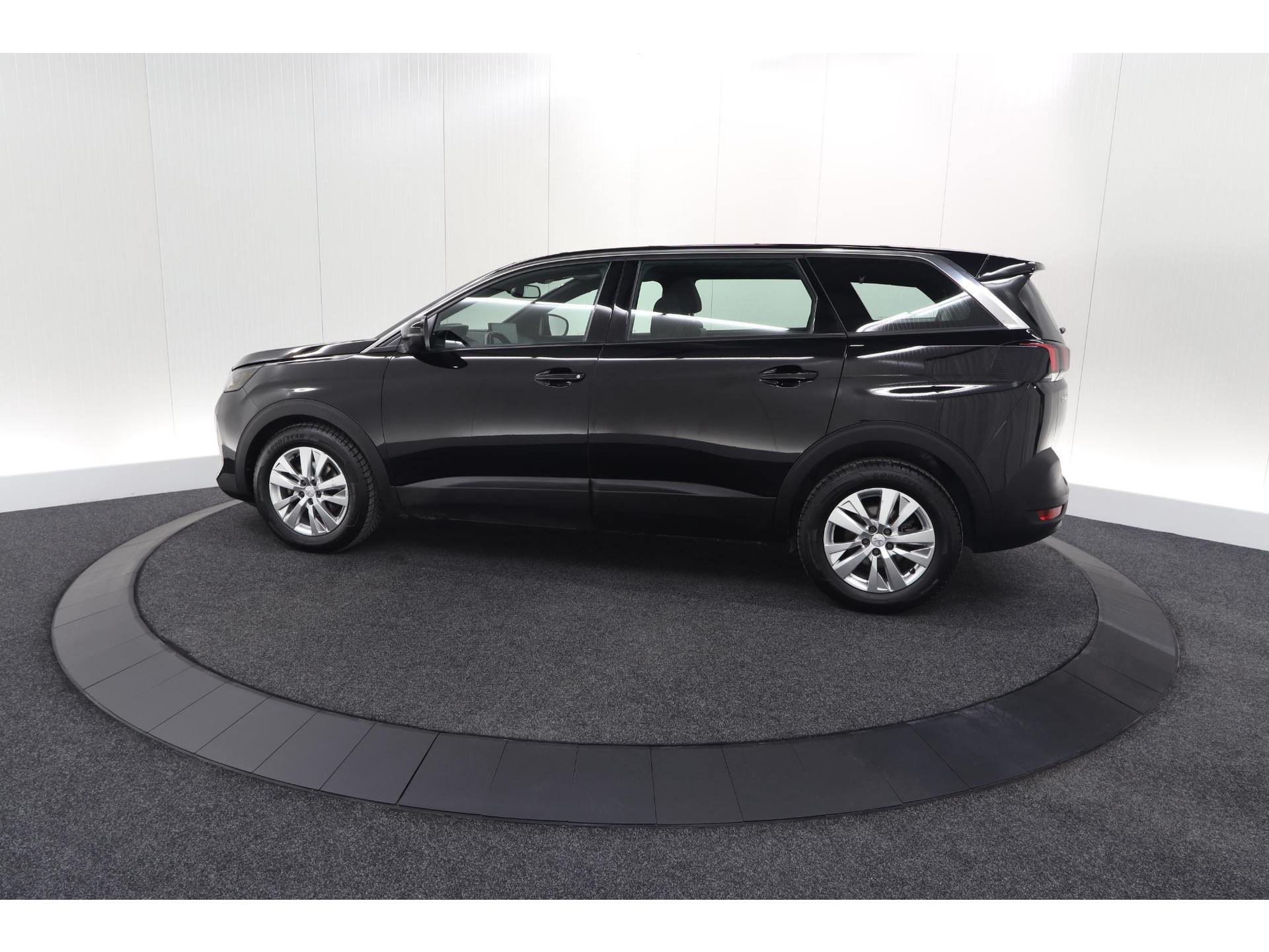 Peugeot 5008 PureTech 130 EAT8 Active Pack Business | 7 Zitplaatsen | Camera | Navigatie | Apple Carplay | Parkeersensoren