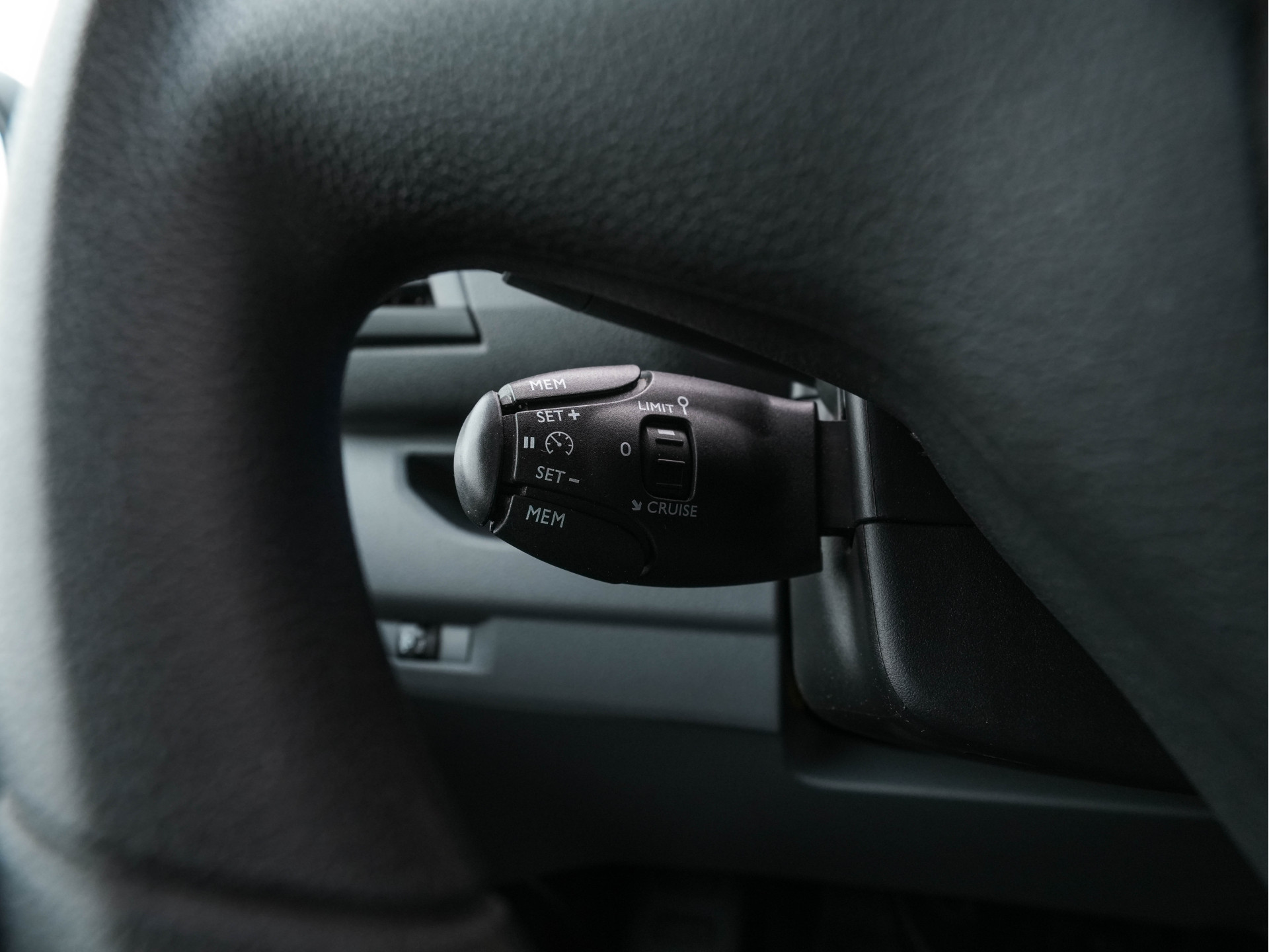 Opel Vivaro-e L2H1 Innovation 50 kWh 3-Pers [ 3-Fase-11kW ] {SOH-93%} Aut. *LEATHER | NAVI-FULLMAP | CAMERA | AIRCO | DAB+ | PDC | CRUISE | CARPLAY*