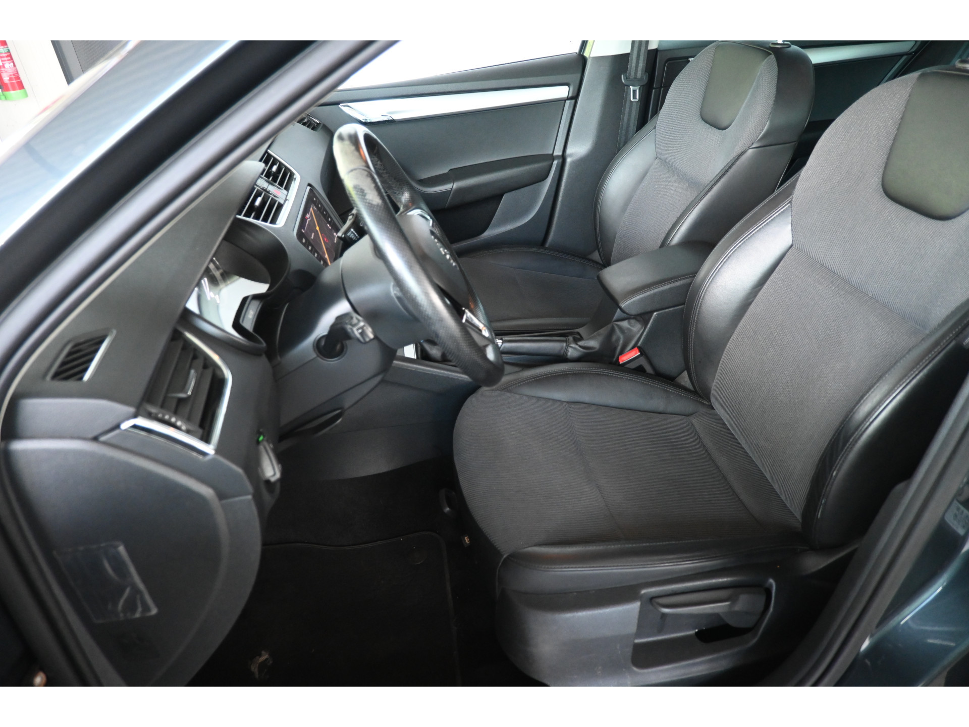 ŠKODA Octavia Combi 1.0 TSI Greentech Business Edition Nap! Navigatie Clima Cruise control Stoelverwarming PDC Inruil Mogelijk!