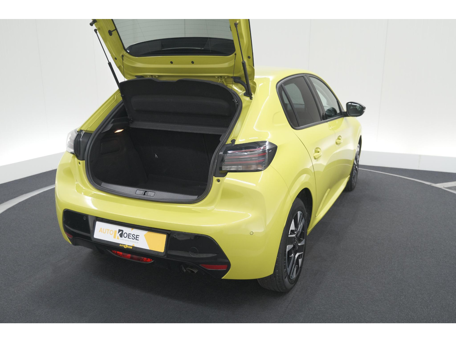 Peugeot 208 PureTech 100 Allure | Apple Carplay | Parkeersensoren | Climate Control