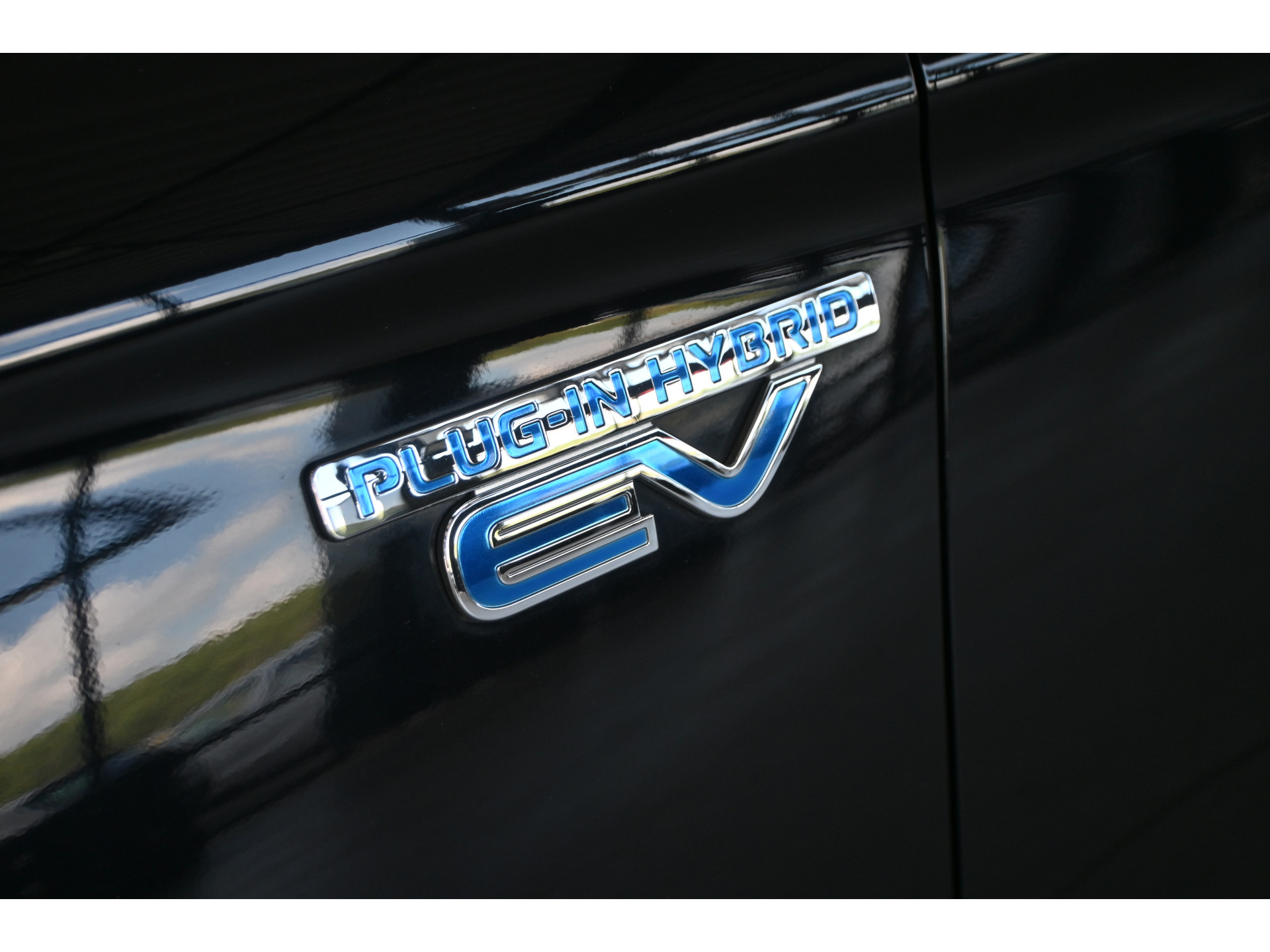 Mitsubishi Outlander 2.0 PHEV Automaat Limited Edition X-Line Navigatie Leder Trekhaak Schuifdak Rijklaarprijs! Inruil Mogelijk!