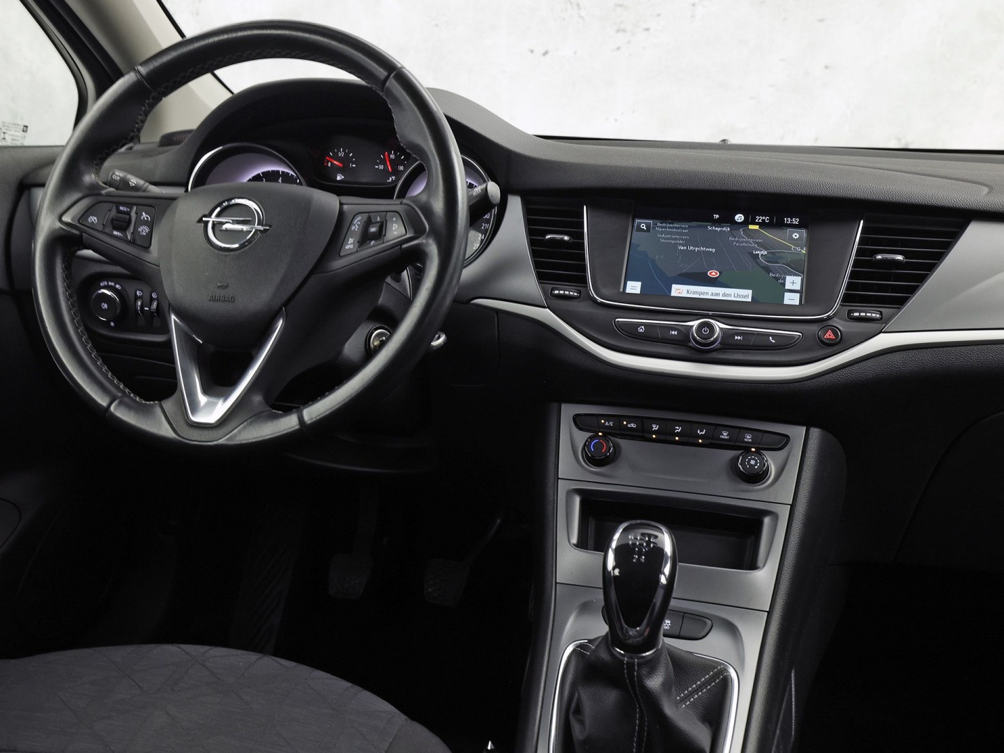 Opel Astra Sports Tourer 1.0 Turbo 120 Jaar Edition (APPLE CARPLAY, NAVIGATIE, LM VELGEN, PARKEERSENSOREN, SPORTSTOELEN, CRUISE, NIEUWE APK, NIEUWSTAAT)