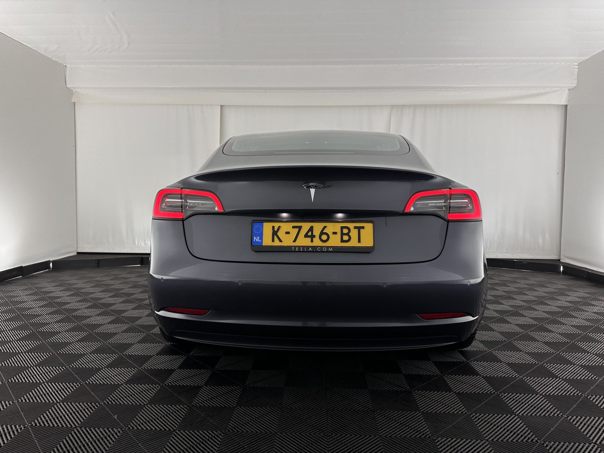 Tesla Model 3 Standard RWD Plus 60 kWh [ 3-Fase ] (INCL-BTW) Aut. *PANO | AUTO-PILOT | LEATHER | KEYLESS | FULL-LED | MEMORY-PACK | TOP-VIEW | DAB | CARPLAY | DIGI-COCKPIT | LANE-ASSIST | COMFORT-SEATS | 19"ALU*