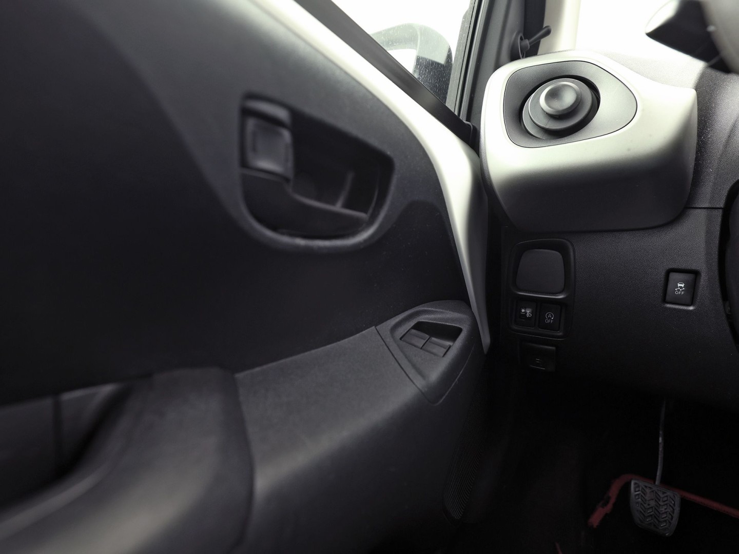 Peugeot 108 1.0 e-VTi Sport (AIRCO, BLUETOOTH, SPORTSTOELEN, ELEK RAMEN, MULTIFUNCTIONEEL STUURWIEL, NIEUWSTAAT)