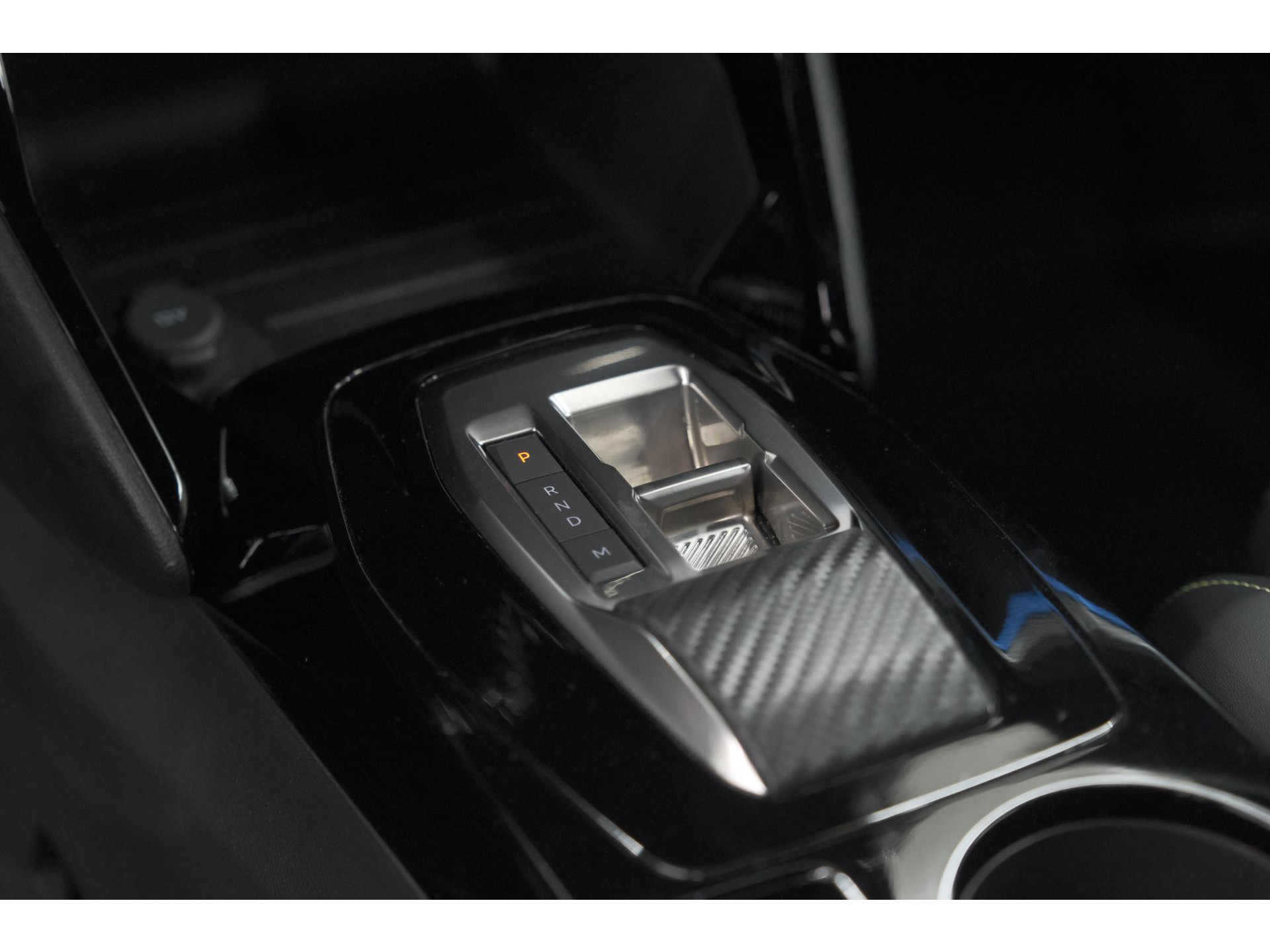 Peugeot 208 1.2 Hybrid 145 e-DCS6 GT | Alcantara Pakket | Camera | Apple Carplay | Stoelverwarming