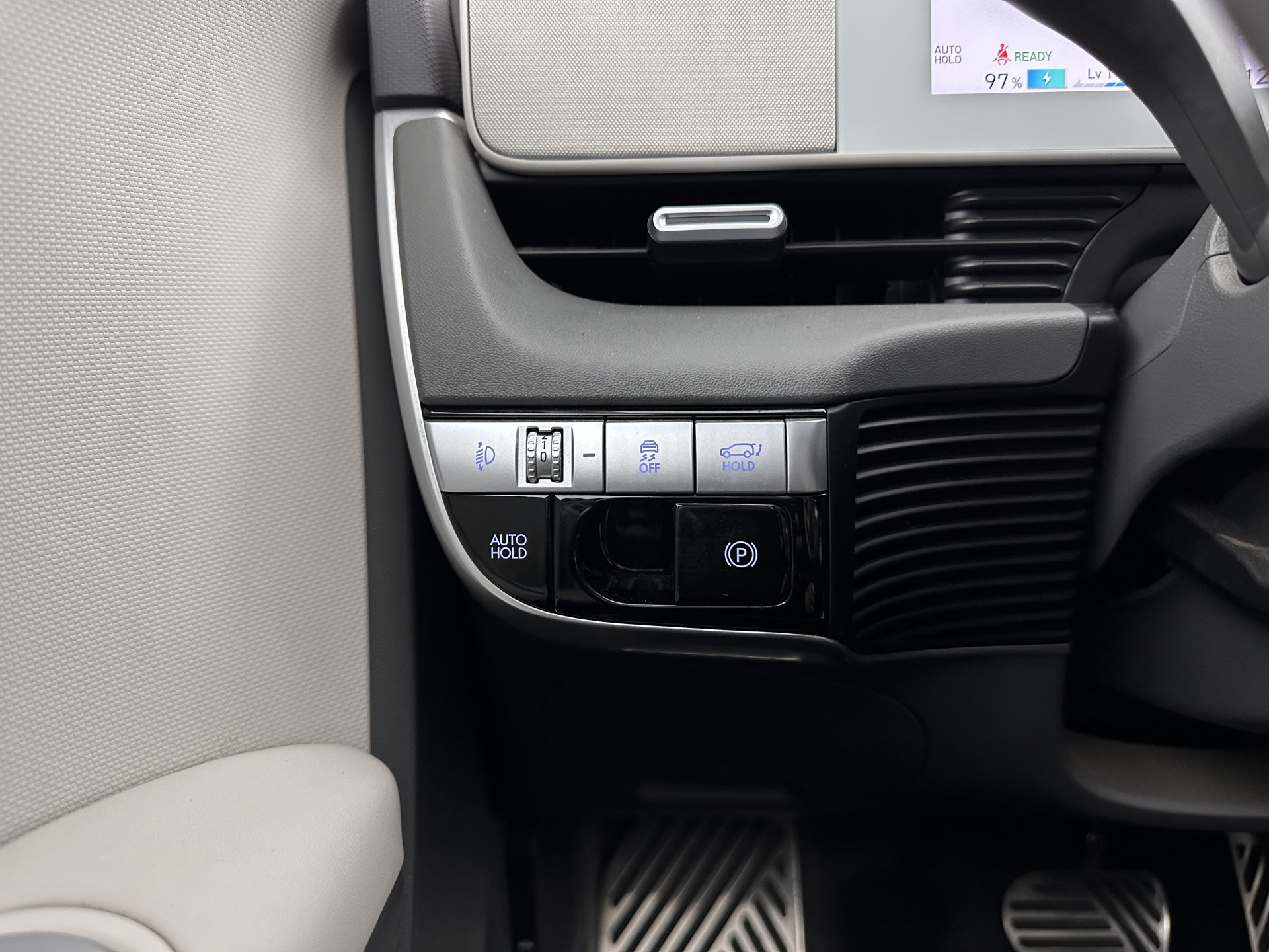 Hyundai IONIQ 5 Connect+ 73kWh (3-Fase-11kW) {SOH-98%} INCL-BTW) Aut *HEATPUMP | LEATHER-FABRIC | BOSE-AUDIO | FULL-LED | DIGI-COCKPIT | AMBIENTLIGHT | DAB | SHIFTPADDLES | HEAD-UP | NAVI-FULLMAP | KEYLESS | CAMERA | HEATED-COMFORTSEATS | TOWBAR*