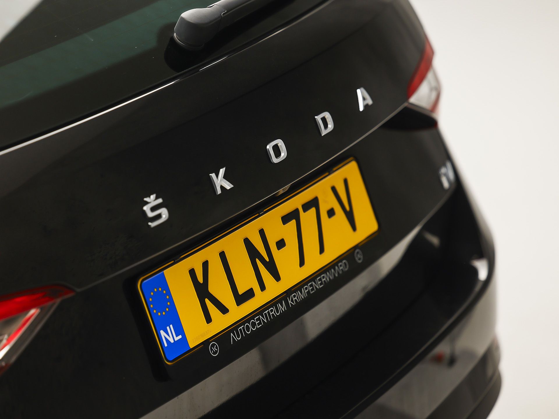 Škoda Superb Combi 1.4 TSI iV Sport 218Pk Automaat (VIRTUAL COCKPIT, APPLE CARPLAY, GROOT NAVI, MEMORY SEAT, LEDER/ALCANTARA, CAMERA, STOELVERWARMING, ADAPTIVE CRUISE, ELEK ACHTERKLEP, NIEUWSTAAT)