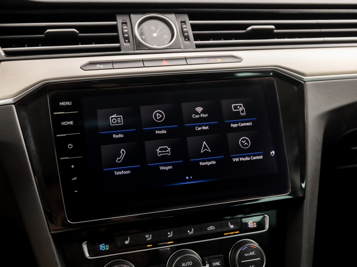 Volkswagen Passat Variant 1.4 TSI ACT Highline R 150Pk Automaat (VIRTUAL COCKPIT, APPLE CARPLAY, BLACK PACK, CAMERA, STOELVERWARMING, LEDER/ALCANTARA, GETINT GLAS, KEYLESS, ADAPTIVE CRUISE, NIEUWSTAAT)