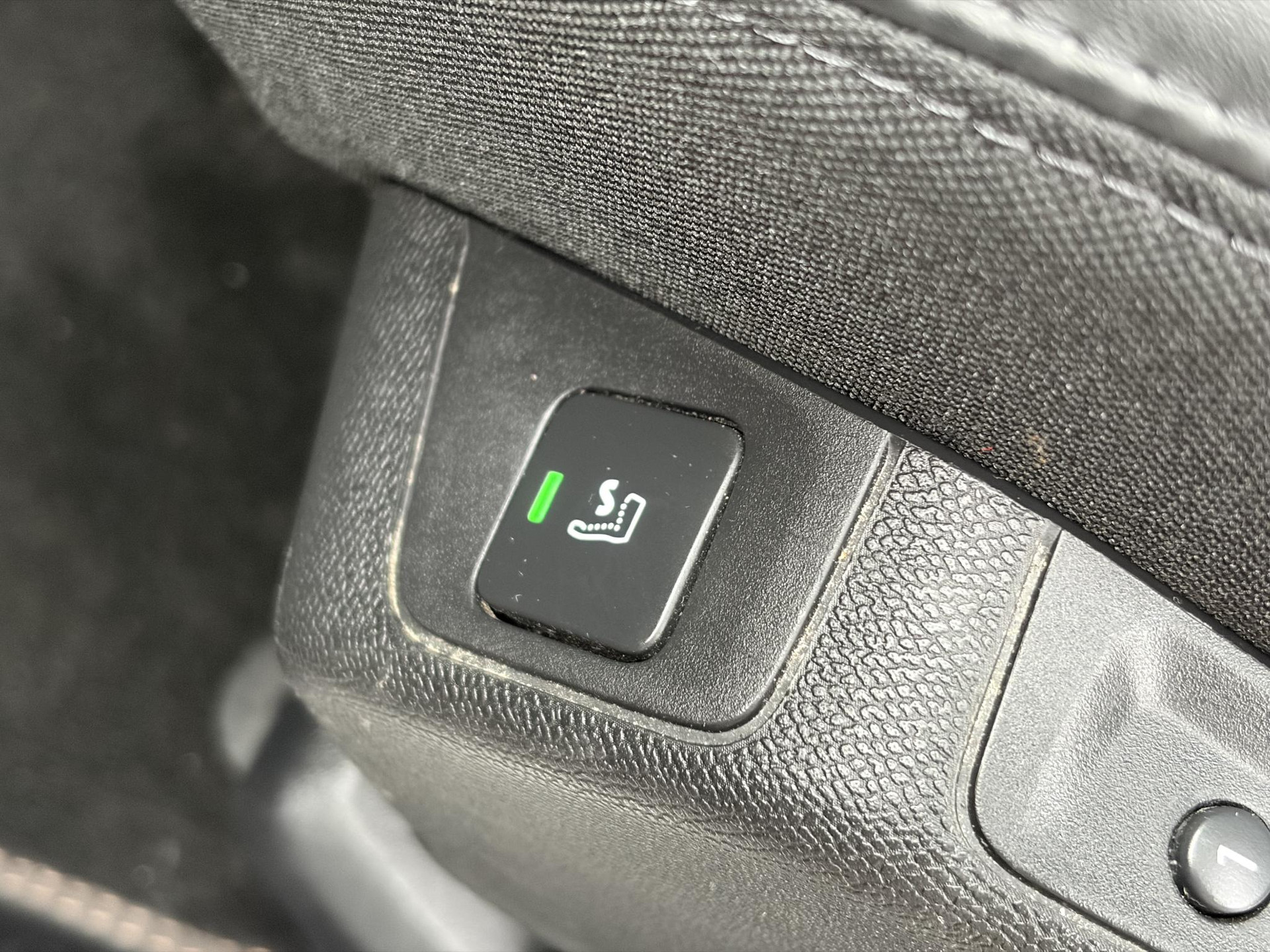 Peugeot 3008 1.2 PureTech GT Line ✓D-riem vv in 2026✓1e Eigenaar✓360 ° Camera✓Pano✓Massage stoel✓Draadloze telefoonlader✓Carplay✓Stoelvw✓Keyless✓Leder✓Navi✓Pdc V+A✓6 Bak✓Dealer Onderhouden✓Rijstrooksensor✓Dodehoeksensor✓19'' Lmv✓N.A.P✓Apk tot 09-2027