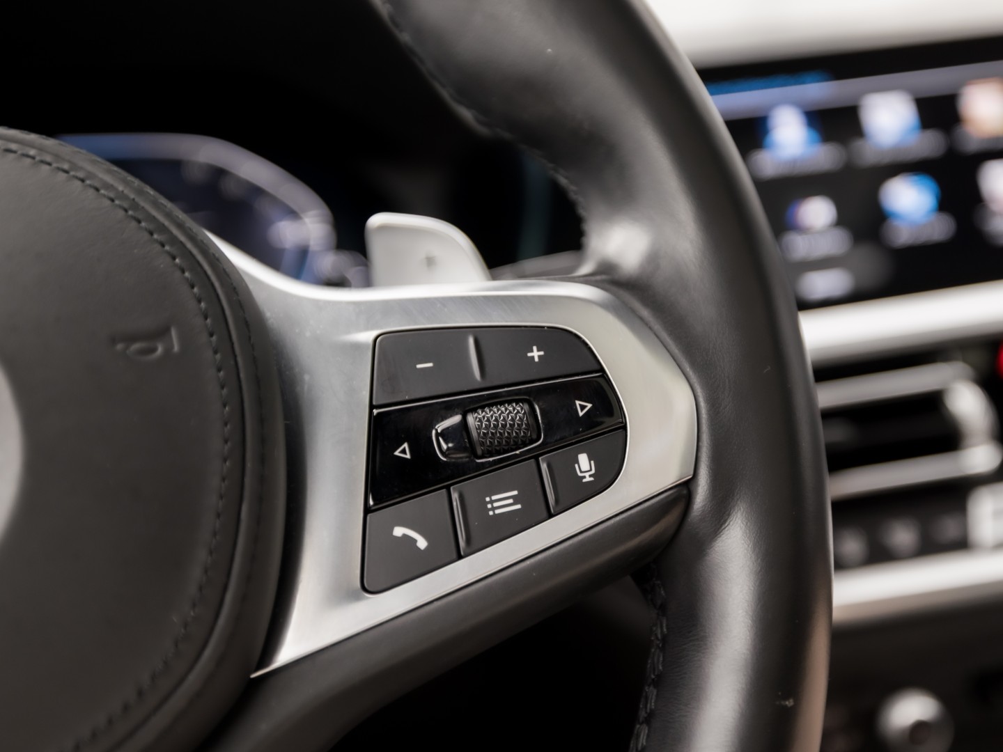 BMW 3 Serie 330e M Sport High Executive 292Pk Automaat (PANORAMADAK, M PAKKET, APPLE CARPLAY, CAMERA, LEDER/ALCANTARA, SFEERVERLICHTING, GETINT GLAS, ELEK ACHTERKLEP, STOELVERWARMING, NIEUWSTAAT)
