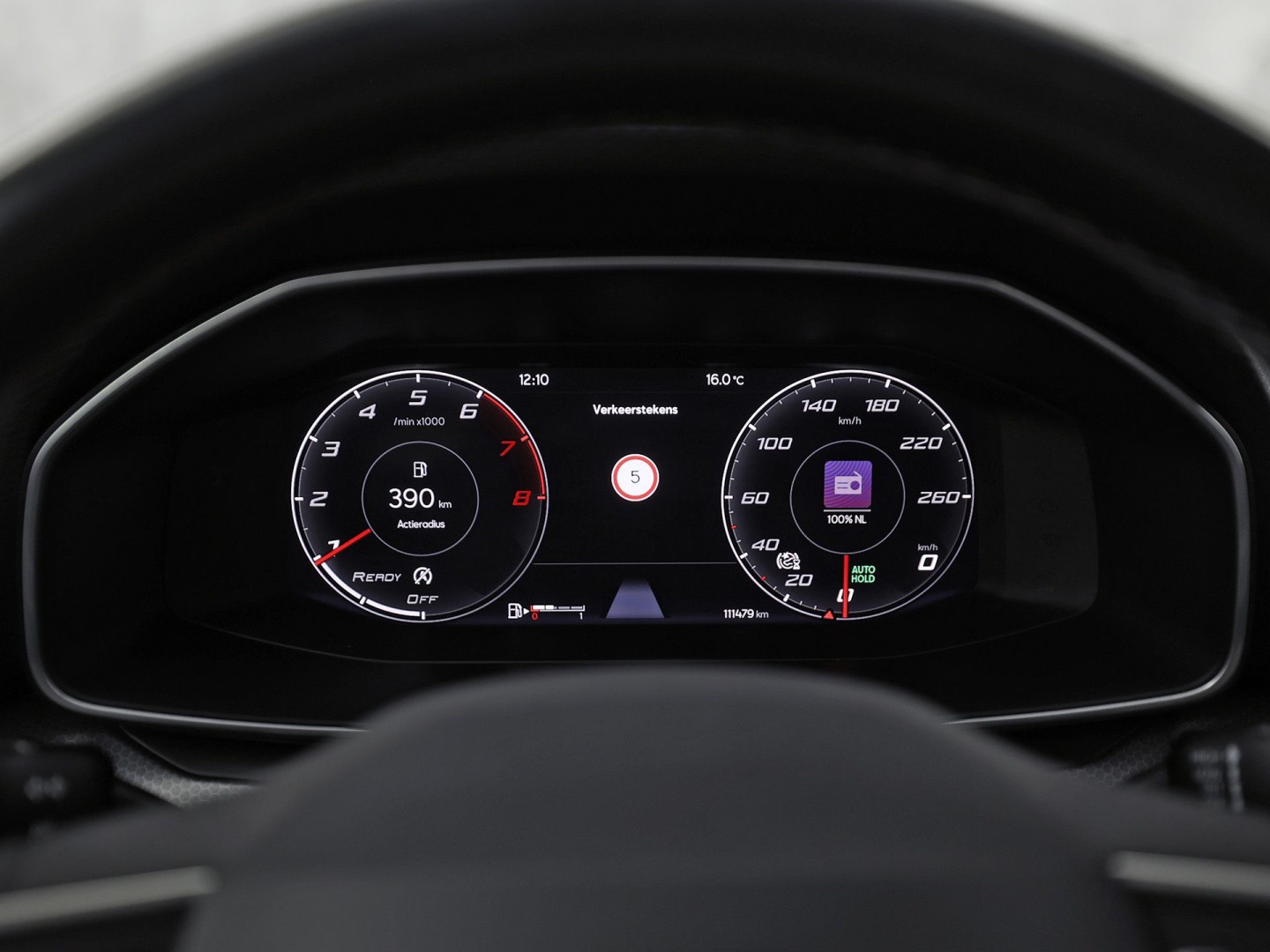 SEAT Leon 1.5 TSI Sport (4 CILINDER, VIRTUAL COCKPIT, APPLE CARPLAY, GROOT NAVI, CAMERA, SPORTSTOELEN, GETINT GLAS, ADAPTIVE CRUISE, NIEUWSTAAT)
