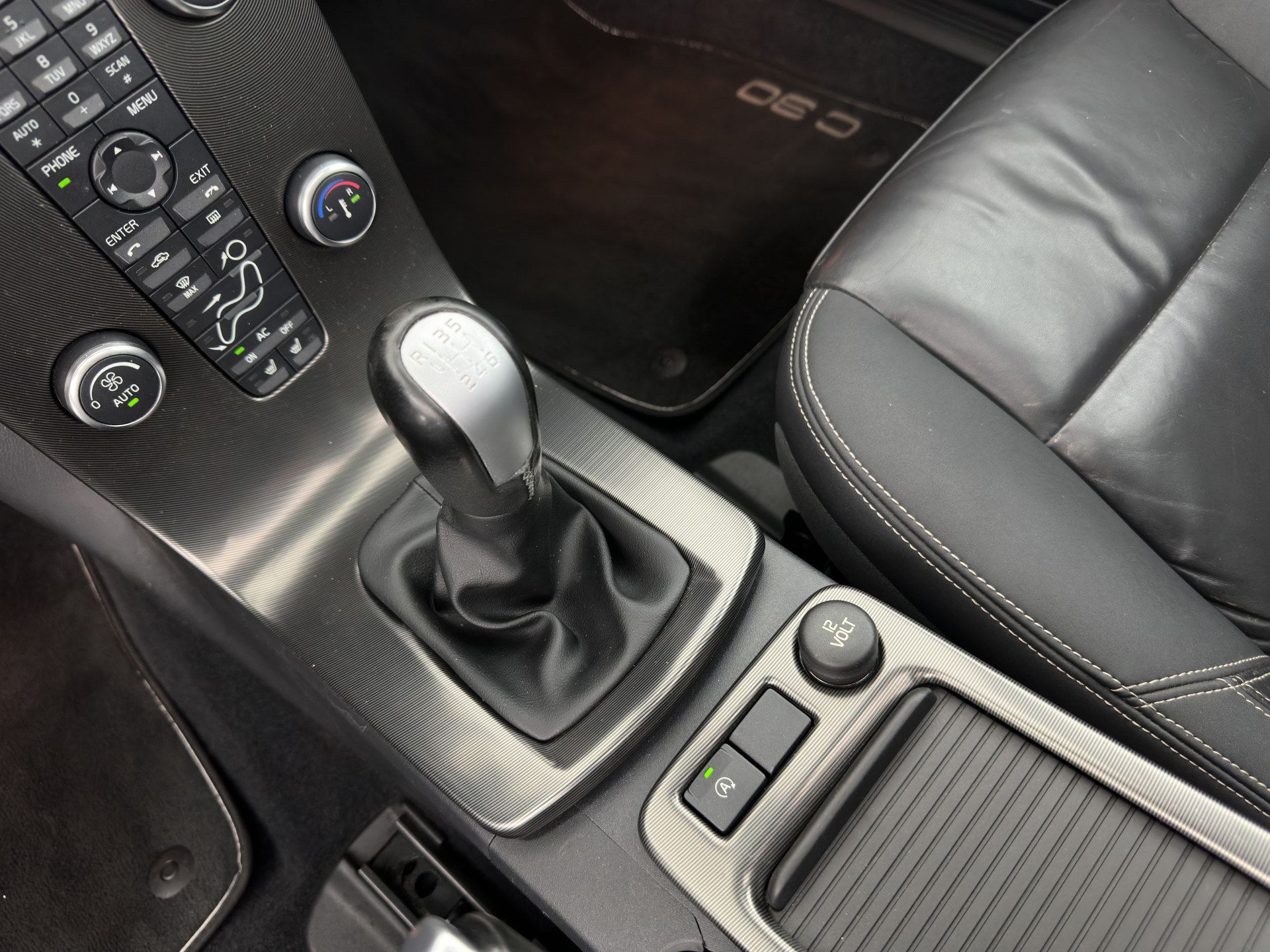 Volvo C30 1.6 D2 R-Design Sport-pack *PANO | BI-XENON | LEATHER-FABRIC | NAVI-FULLMAP | HEATED-SPORTSEATS | ECC | CARBON-INLAY | PDC | PREMIUM-AUDIO | CRUISE | 17''ALU*