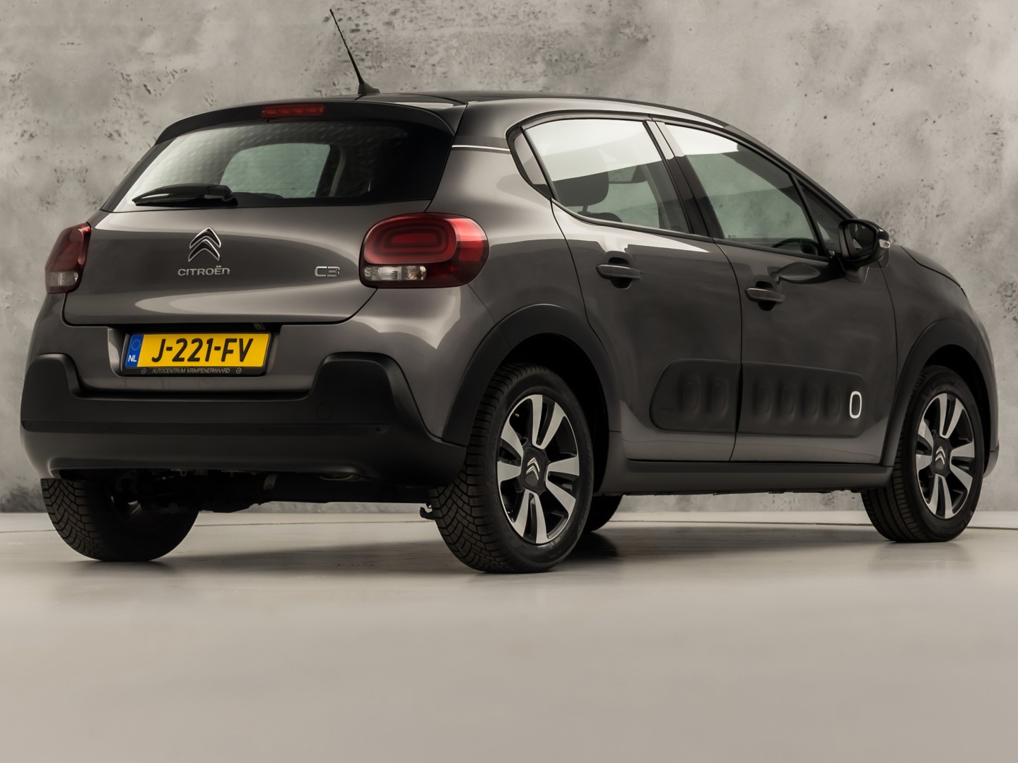 Citroën C3 1.2 PureTech S&S Sport Automaat (APPLE CARPLAY, GROOT NAVI, CAMERA, SPORTSTOELEN, PARKEERSENSOREN, LM VELGEN, CRUISE, NIEUWSTAAT)