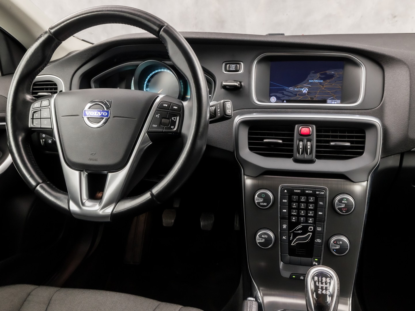 Volvo V40 Cross Country 1.6 T4 Sport 179Pk (NAVIGATIE, CLIMATE, TREKHAAK, SPORTSTOELEN, PARKEERSENSOREN, CRUISE, NIEUWSTAAT)