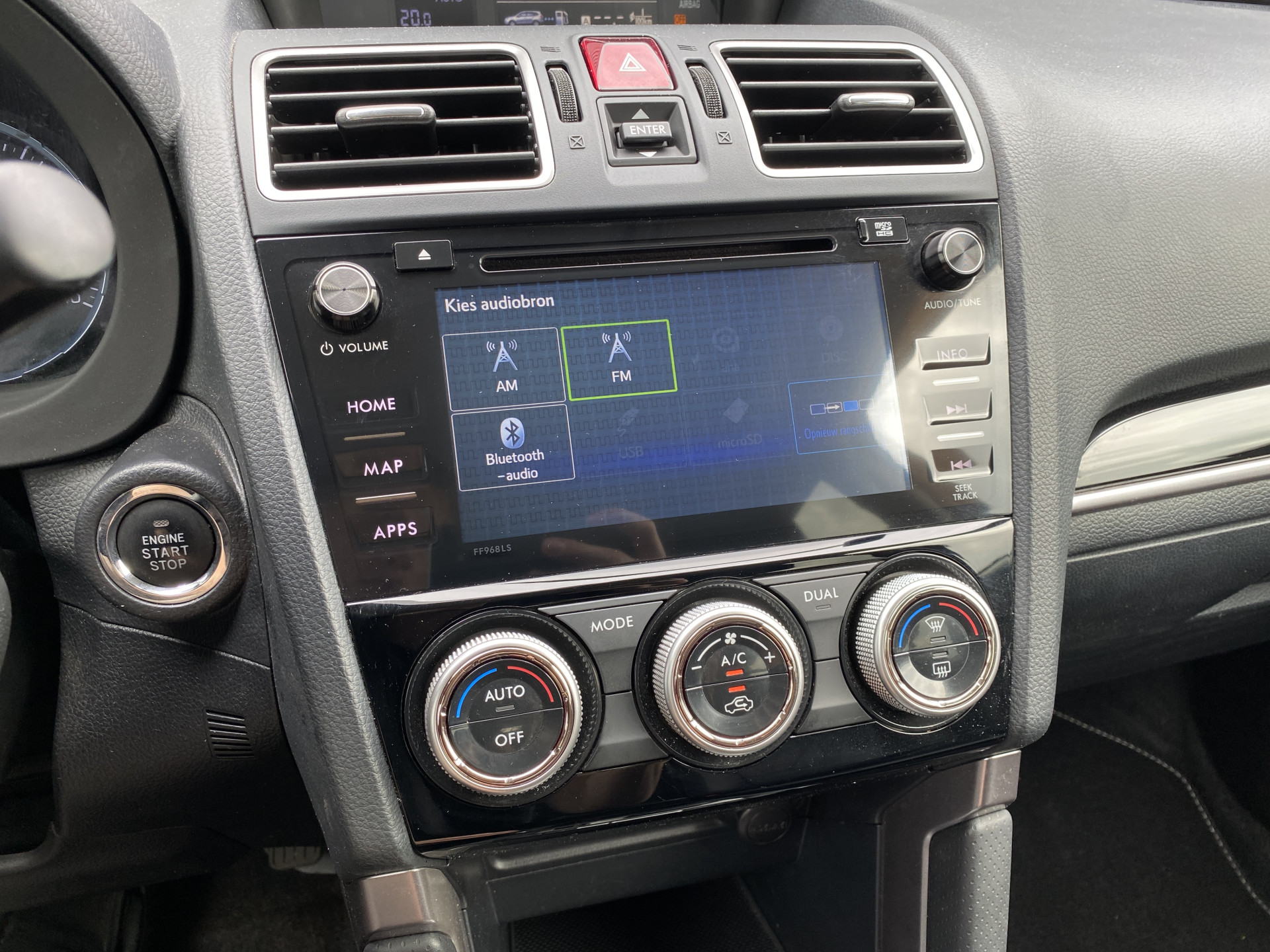 Subaru Forester 2.0 AWD Premium 150 pk AUT. | 1e eigenaar | dealer onderhouden | navigatie | leder interieur | panoramadak | keyless