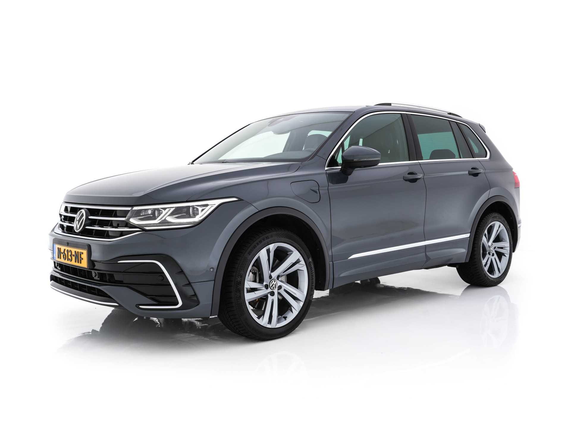 Volkswagen Tiguan 1.4 TSI R-Line Business+ (Plug-in) (INCL-BTW) Aut. *PANO | FULL-LED | ADAPTIVE-CRUISE | DIGI-COCKPIT | HEATED-COMFORTSEATS | NAV-FULLMAP | DAB+ | TOWBAR | PRIVACY-GLASS | ECC | PDC | 19''ALU