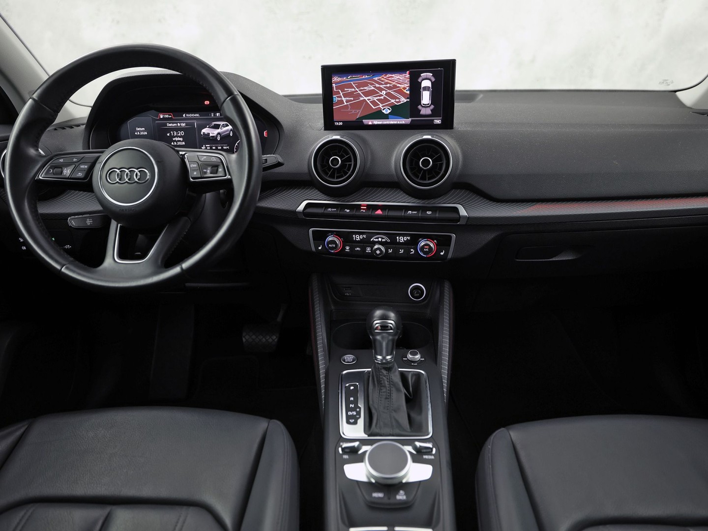 Audi Q2 1.4 TFSI S-Line Sport 150Pk Automaat (VIRTUAL COCKPIT, GROOT NAVI, CLIMATE, LEDER, STOELVERWARMING, SPORTSTOELEN, LED KOPLAMPEN, PARKEERSENSOREN, NIEUWSTAAT)