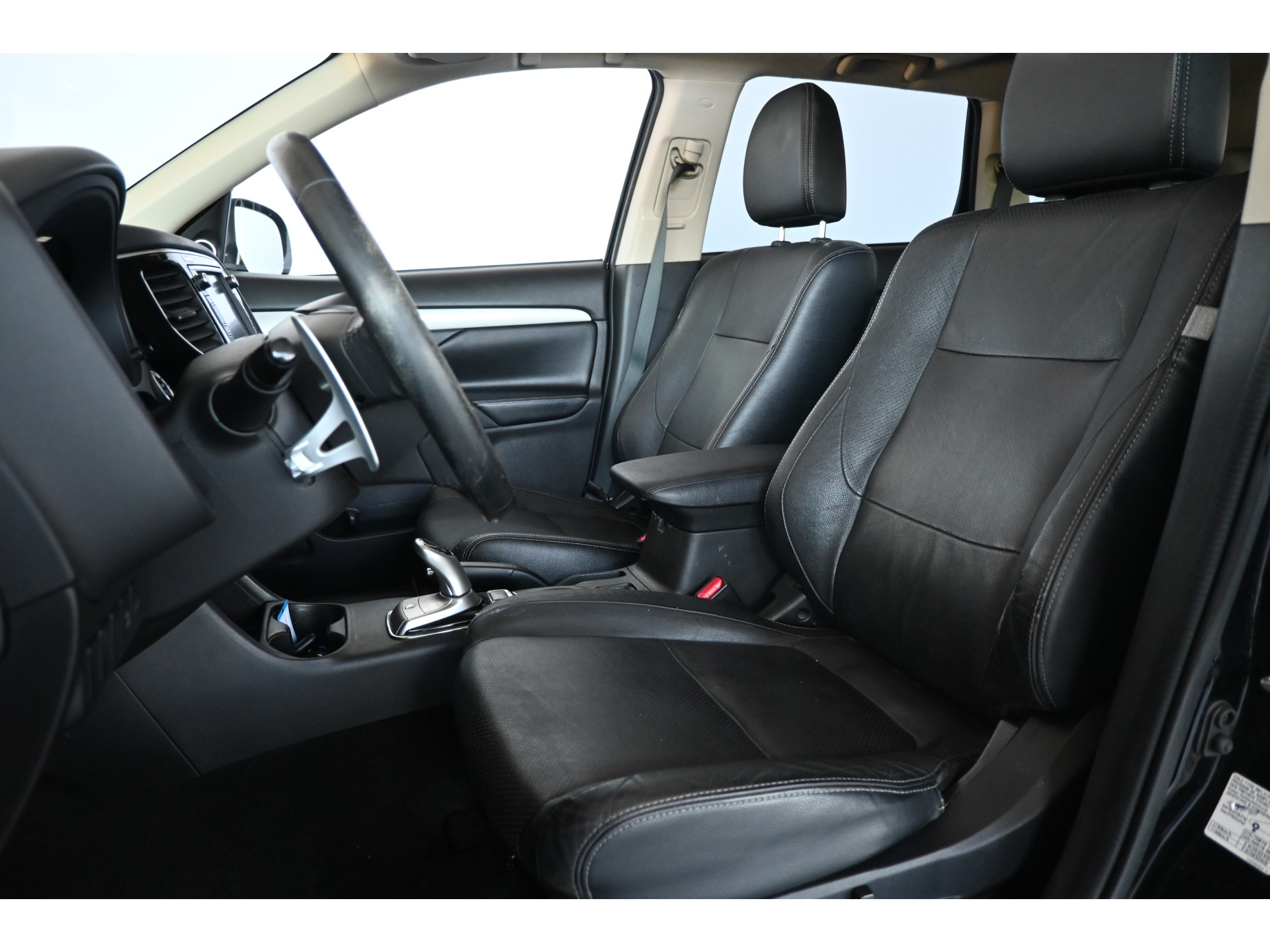 Mitsubishi Outlander 2.0 PHEV Automaat Limited Edition X-Line Navigatie Leder Trekhaak Schuifdak Rijklaarprijs! Inruil Mogelijk!