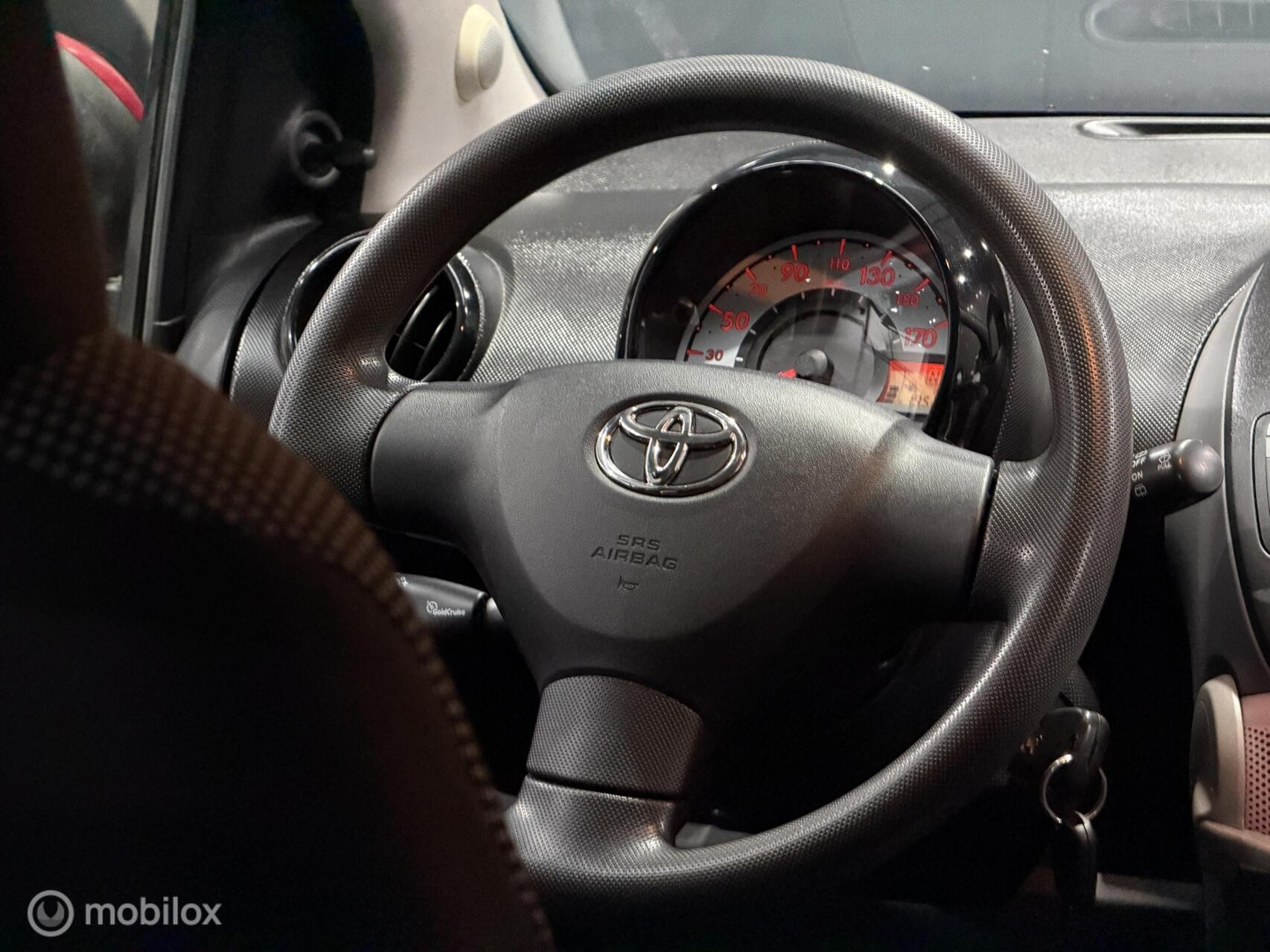 Toyota Aygo 1.0-12v Aspiration Red Navigator|Automaat|NAP|Navi