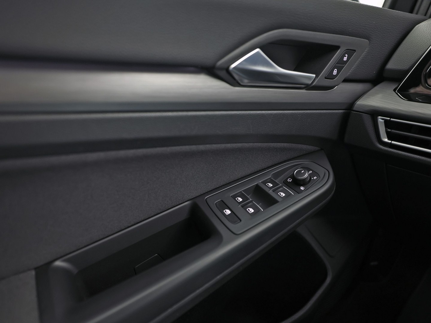 Volkswagen Golf 1.5 TSI Sport (PANORAMADAK, BLACK PACK, APPLE CARPLAY, GROOT NAVI, CAMERA, MEMORY SEAT, STOELVERWARMING, ALCANTARA, GETINT GLAS, TREKHAAK, NIEUWSTAAT)