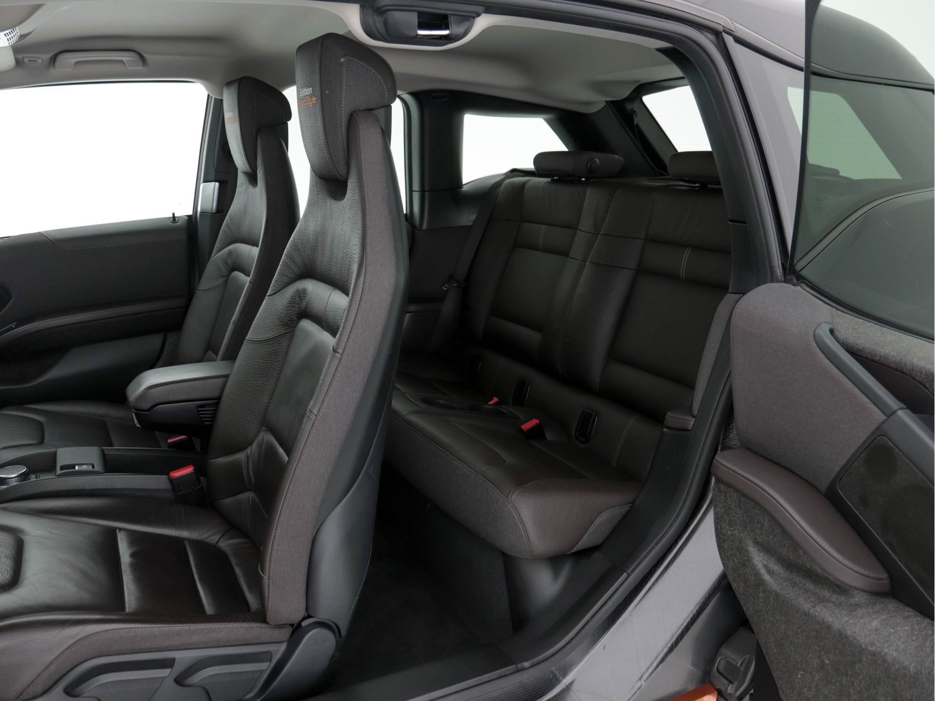 BMW i3 S 120Ah 42 kWh Edition Road (1 of 1000 !) [ 3-Fase ] {SOH-100%} (INCL-BTW ) Aut * HEAT-PUMP | LEATHER | NAVI-FULLMAP | HARMAN/KARDON-AUDIO | FULL-LED | KEYLESS | CAMERA | DAB | DIGI-COCKPIT | CRUISE | COMFORT-SEATS | CCS-FASTLOADER | 20"ALU*