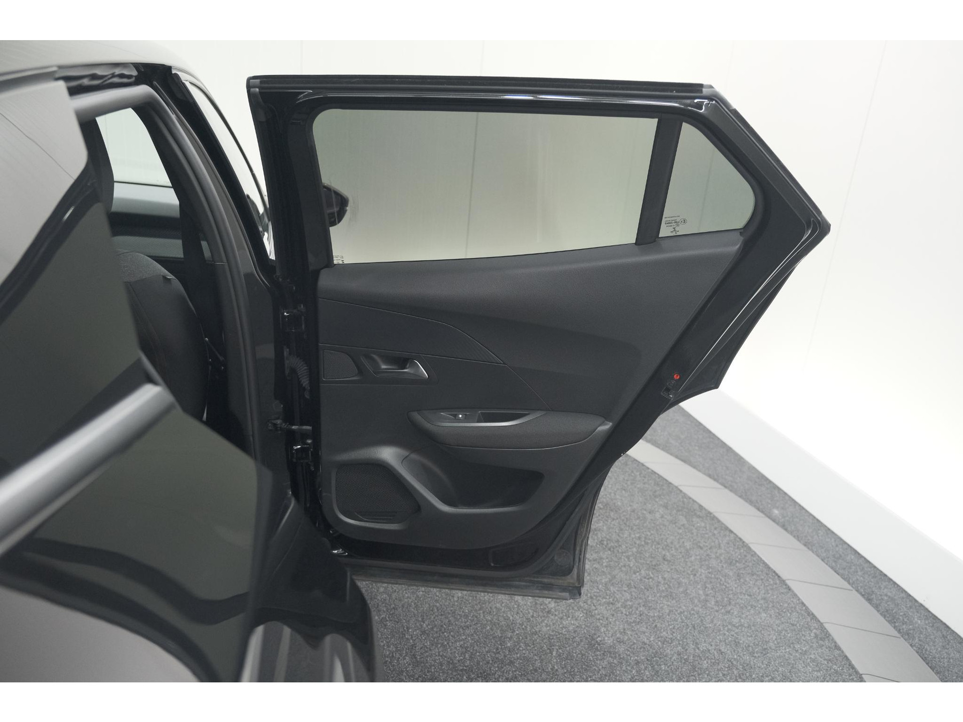 Peugeot 2008 PureTech 130 EAT8 Active Pack | Parkeersensoren | Apple CarPlay | Climate Control | Stoelverwarming