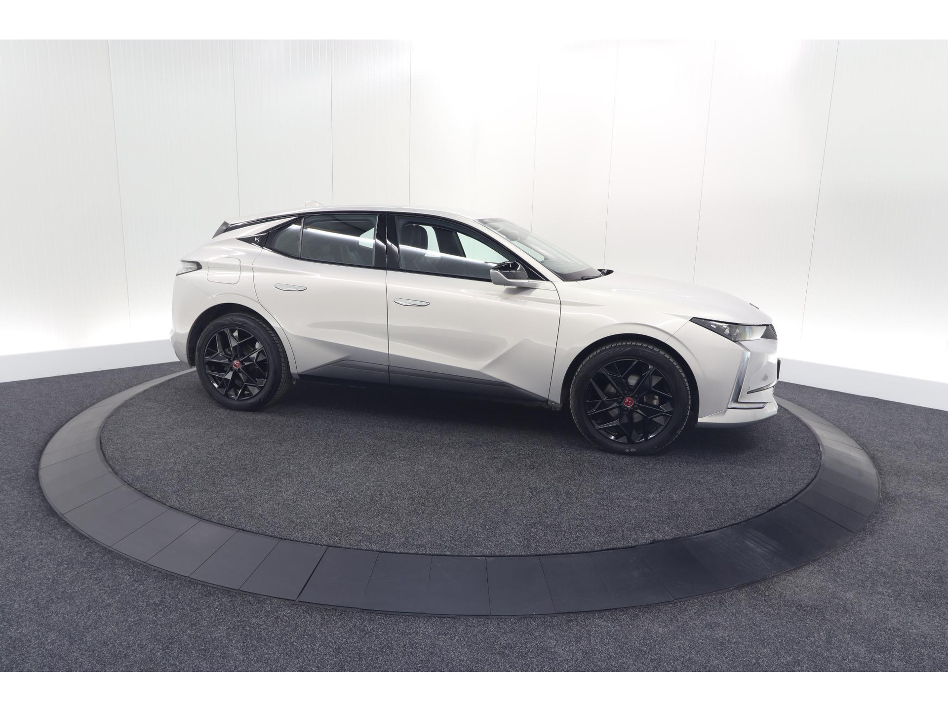 DS 4 PureTech 130 EAT8 Performance Line | Camera | Apple Carplay | Alcantara® bekleding | Parkeersensensoren