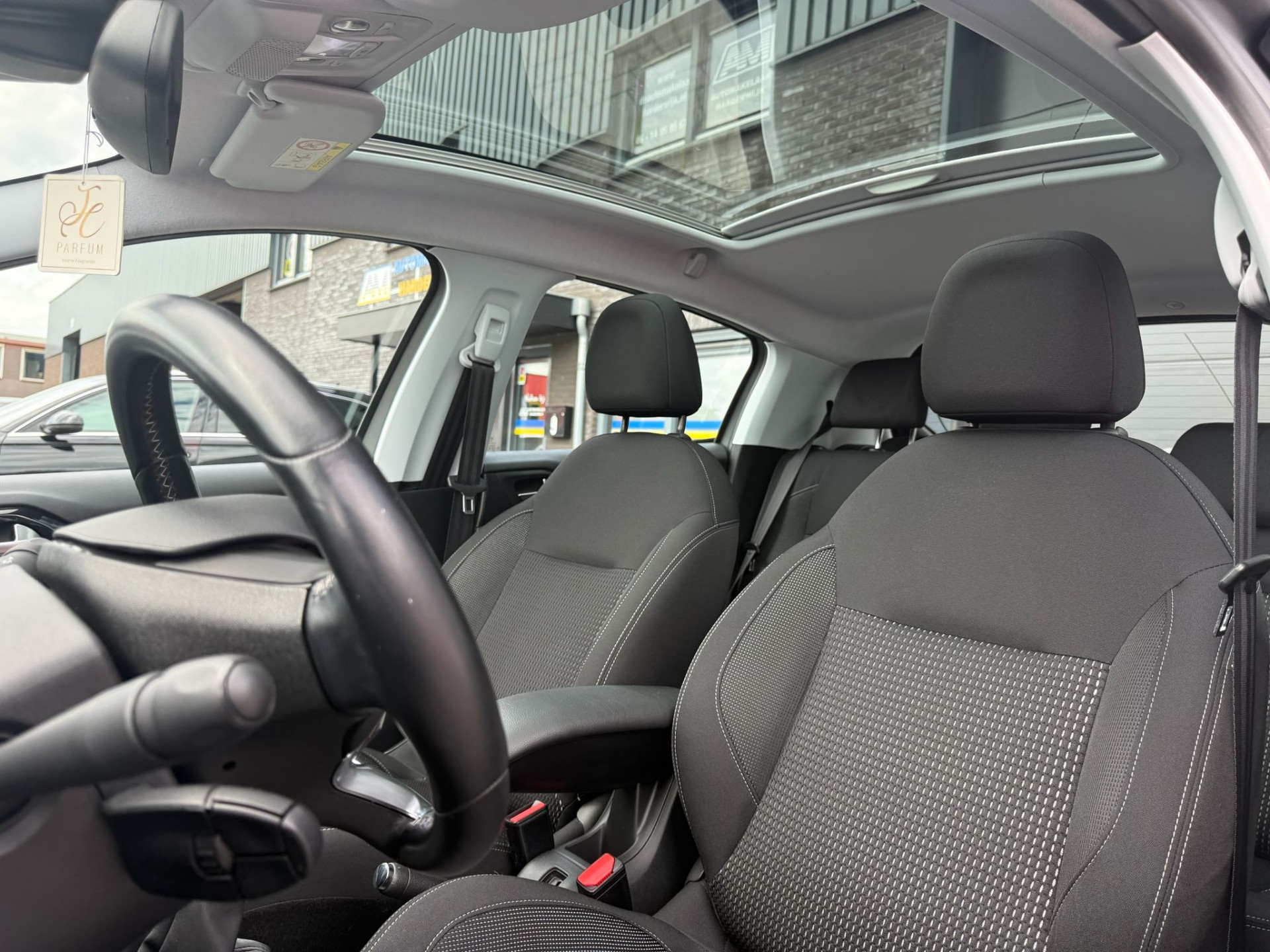 Peugeot 208 1.2 110PK Allure | 2E EIGENAAR | 3/6/12MND GARANTIE | PANO | DAB | CARPLAY | NAVI | CRUISE | JBL | AIRCO | TREKHAAK | MAT |