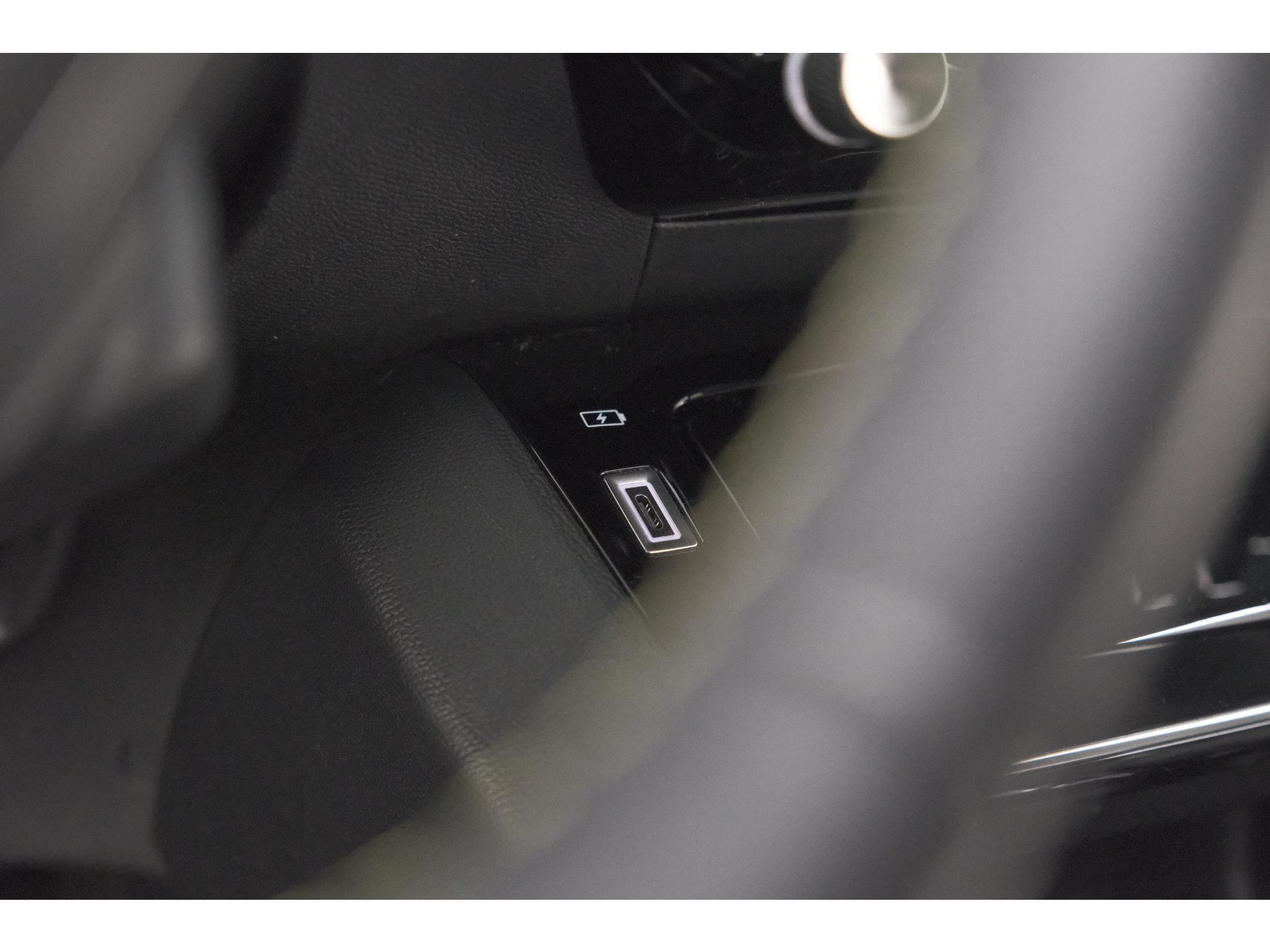 Peugeot 2008 PureTech 130 EAT8 GT | Camera | Apple Carplay | Parkeersensoren | 17 Inch Lichtmetalen Velgen