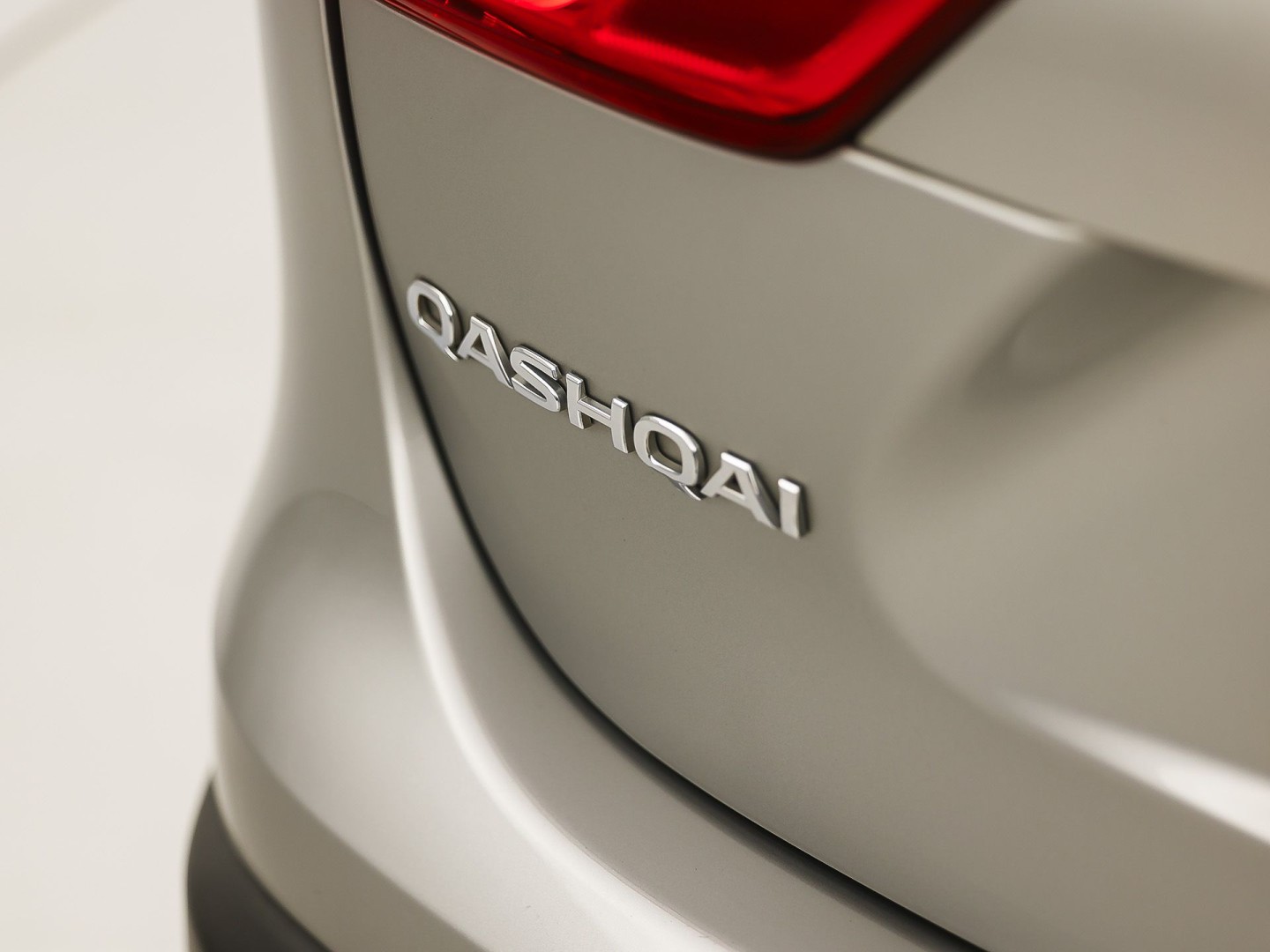 Nissan Qashqai 1.2 N-Connecta Sport (PANORAMADAK, NAVIGATIE, 360 CAMERA, SPORTSTOELEN, GETINT GLAS, TREKHAAK, CRUISE, NIEUWSTAAT)