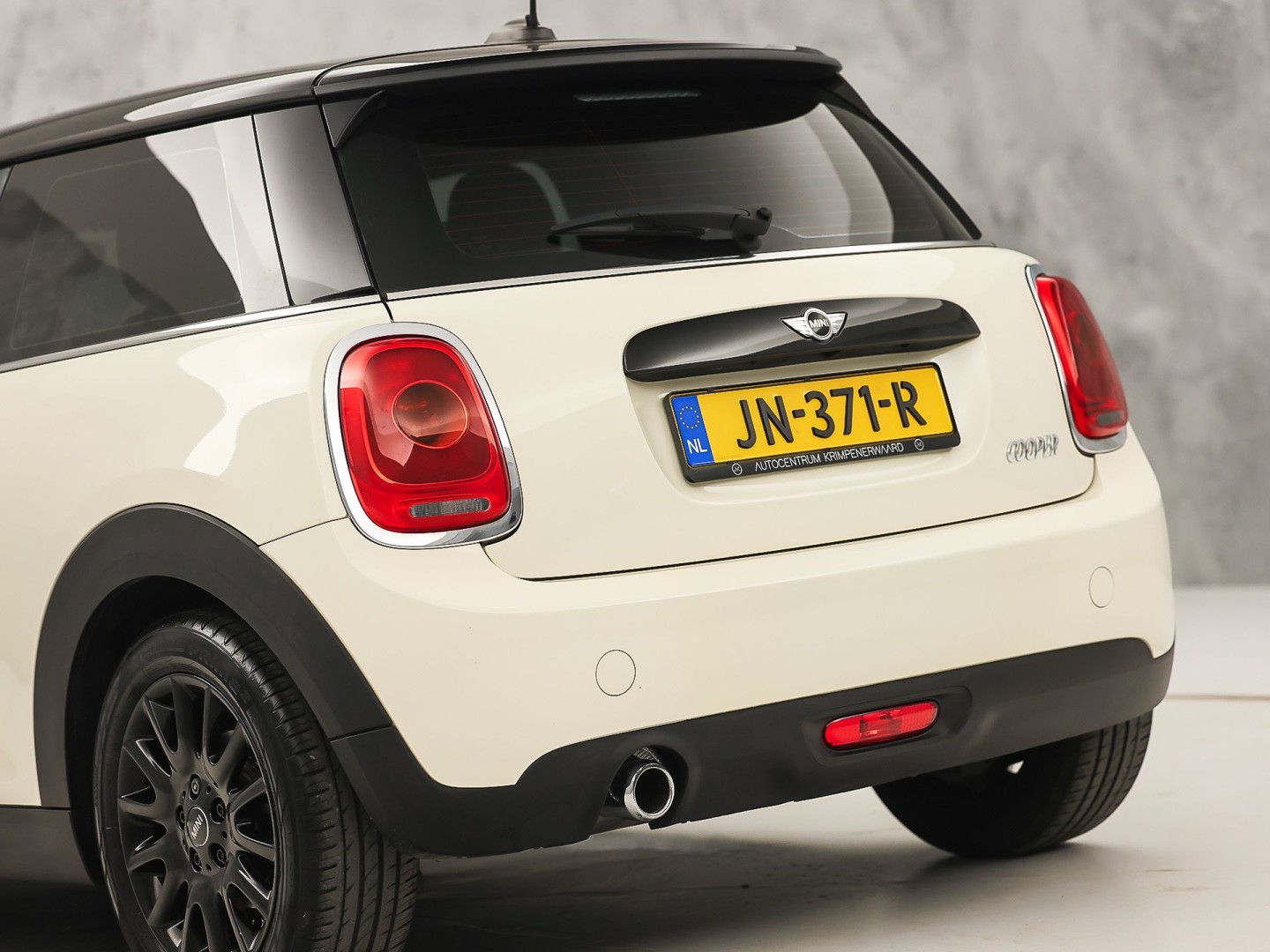 MINI 3-deurs 1.5 Cooper Sport 136Pk (NAVIGATIE, GETINT GLAS, AIRCO, BLUETOOTH, LM VELGEN, SPORTSTOELEN, CRUISE, NIEUWE APK, NIEUWSTAAT)