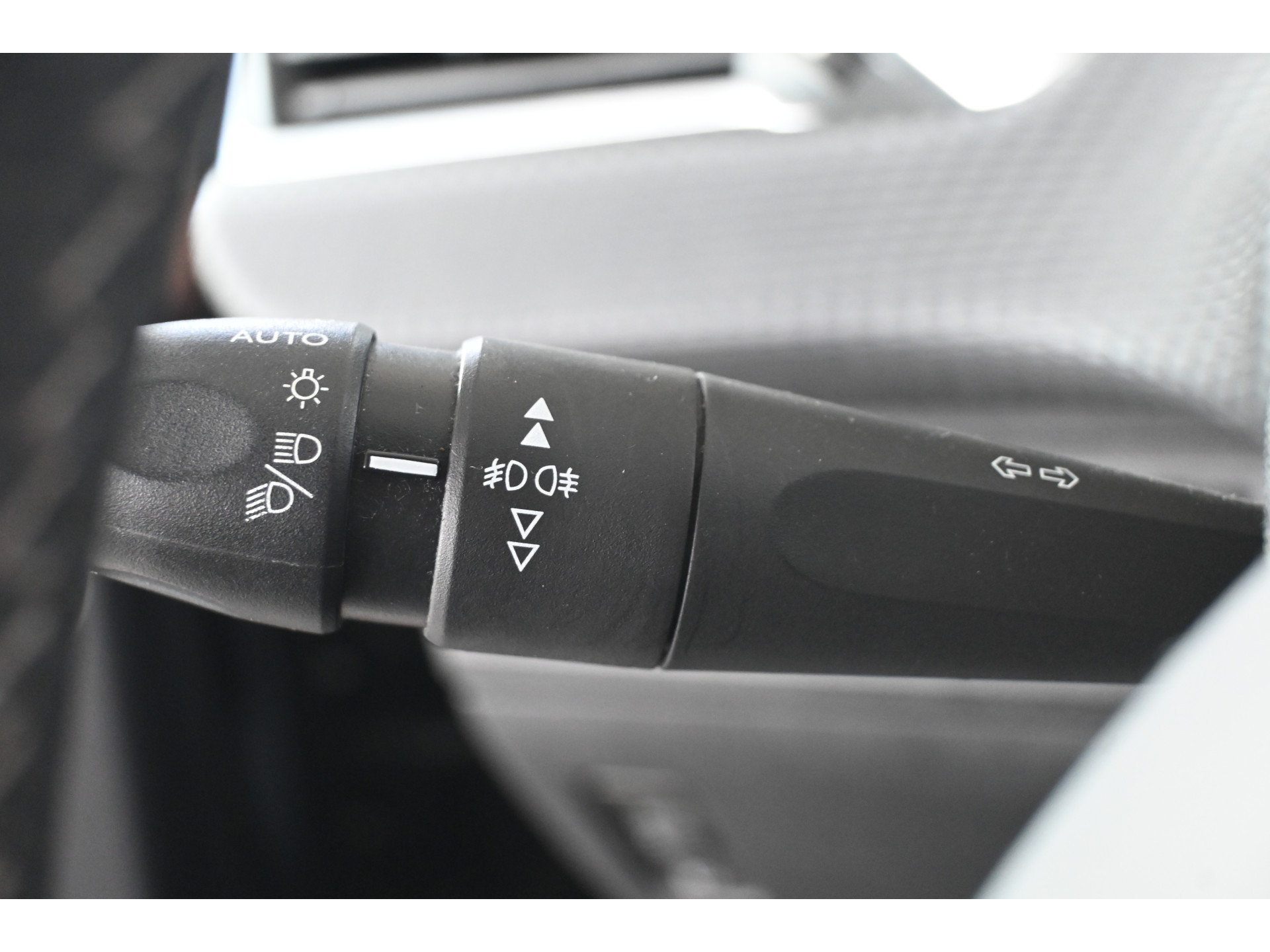 Peugeot 2008 1.6 e-HDi Blue Lease Executive Nap! Clima Navigatie Cruise control Lichtmetaal 100% Onderhouden! Inruil Mogelijk!
