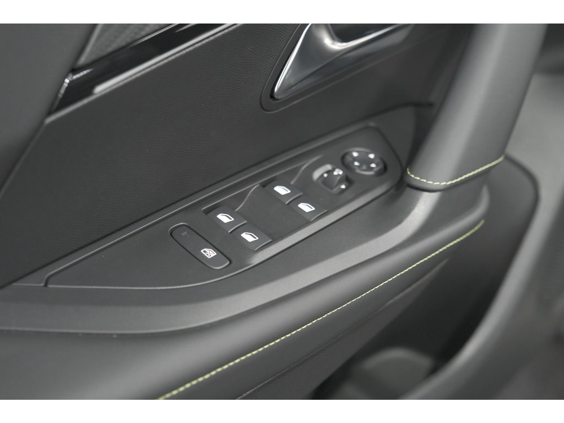 Peugeot e-2008 EV GT Avantage 54 kWh | 360 Camera | Massage Functie | Dodehoekdetectie | Stoelverwarming