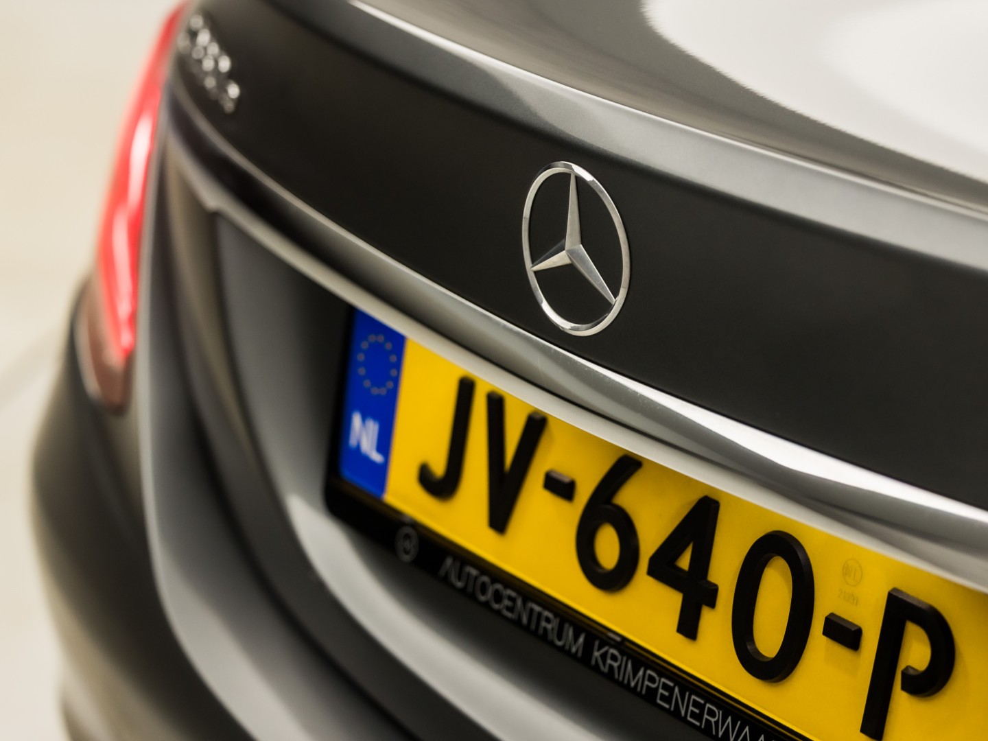 Mercedes-Benz C-Klasse 350 e AMG Sport 279Pk Automaat (NAVIGATIE, LUCHTVERING, ORG. NL, GETINT GLAS, ELEK SPORTSTOELEN, LEDER, CRUISE, KEYLESS START, TREKHAAK, NIEUWSTAAT)