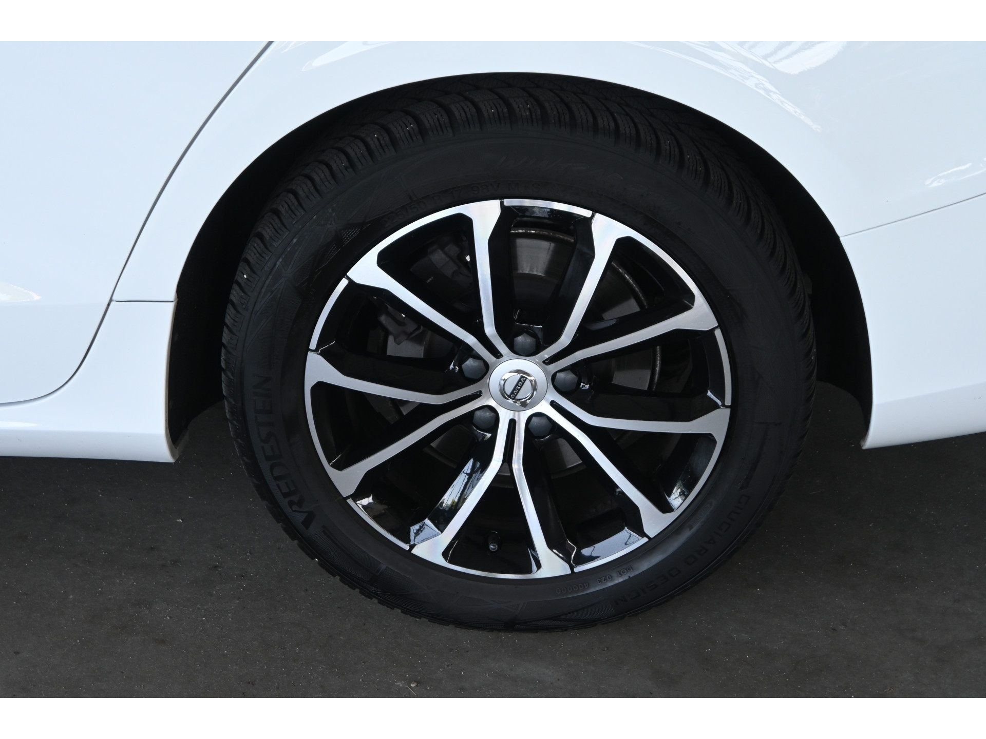 Volvo V60 2.0 B3 Momentum Advantage Automaat Navigatie Stuur/Stoelverwarming Inruil Mogelijk!