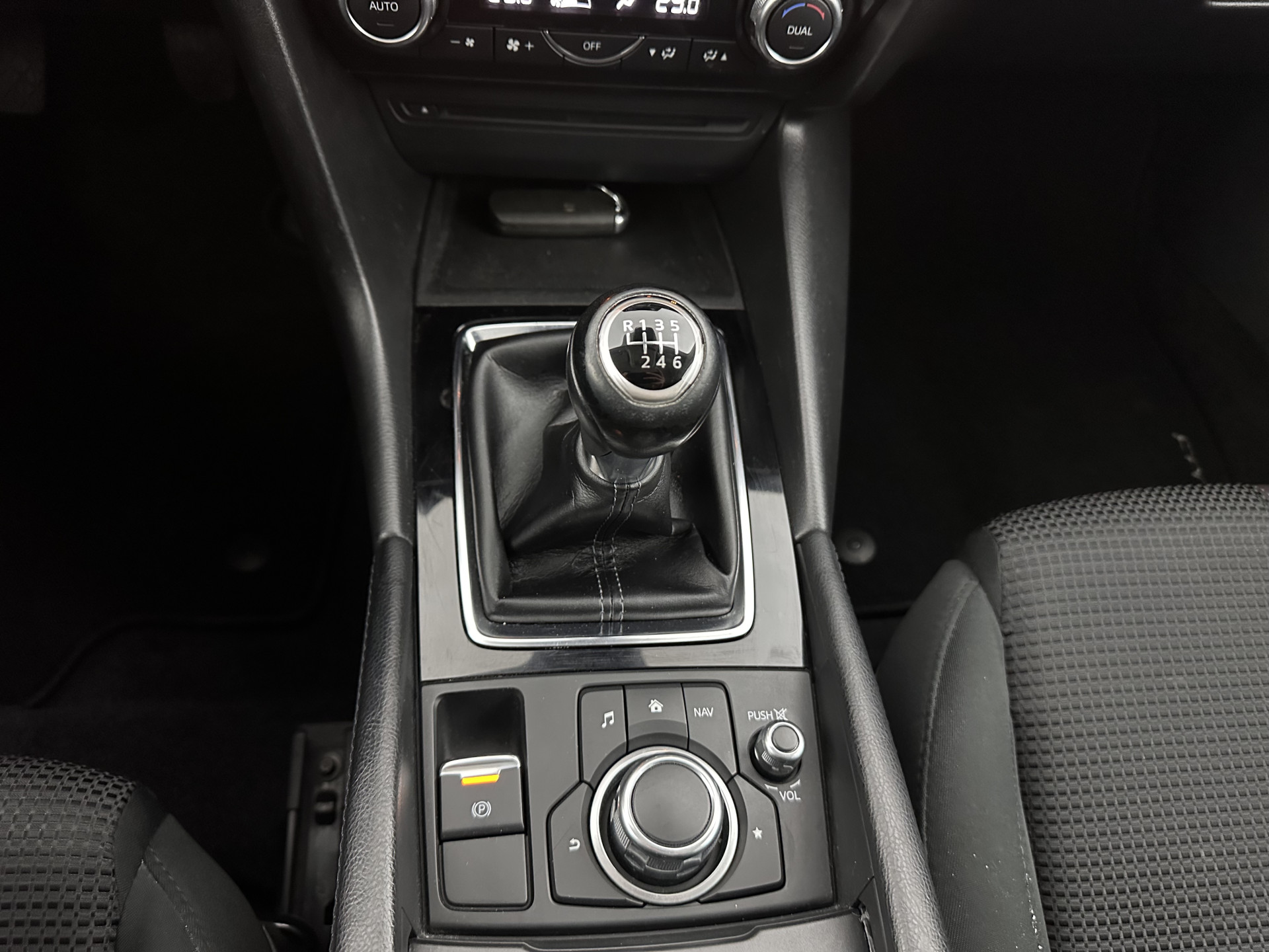 Mazda 3 2.2 SkyActiv-D 150 SkyLease *HEATED-COMFORTSEATS | NAVI-FULLMAP | DAB+ | PRIVACYGLASS | ECC | PDC | CRUISE | 18''ALU*